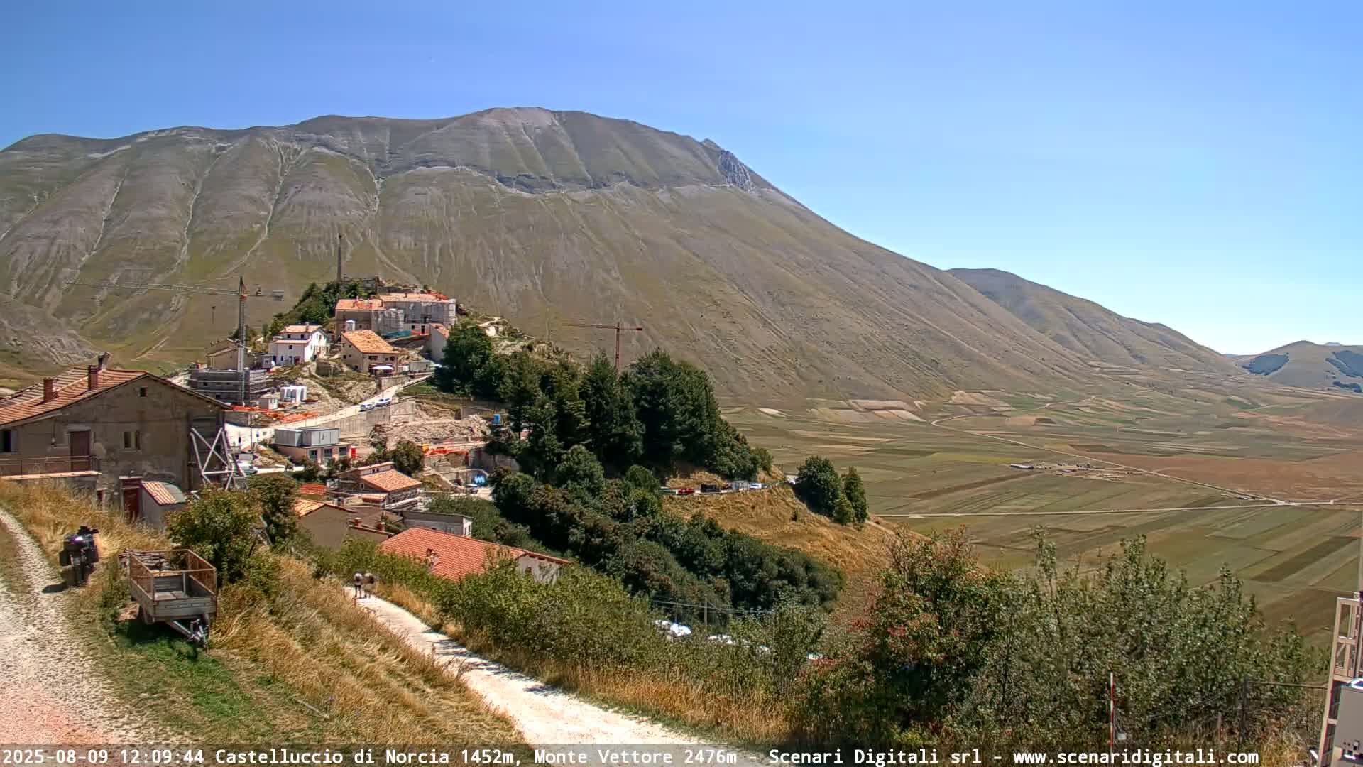 Castelluccio City di Norcia & Monte Vettoretto Mount Panaromic Live Cam - Perugia, Umbria, Italy