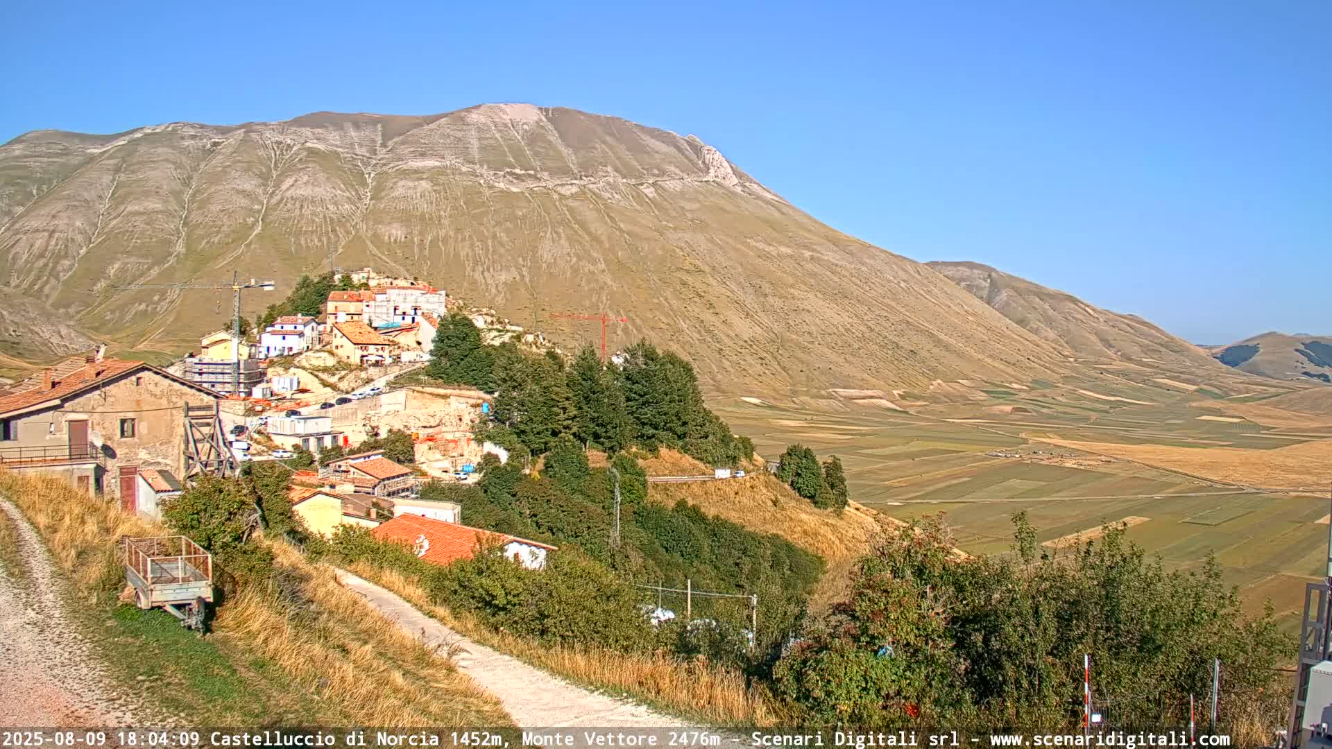 Castelluccio City di Norcia & Monte Vettoretto Mount Panaromic Live Cam - Perugia, Umbria, Italy