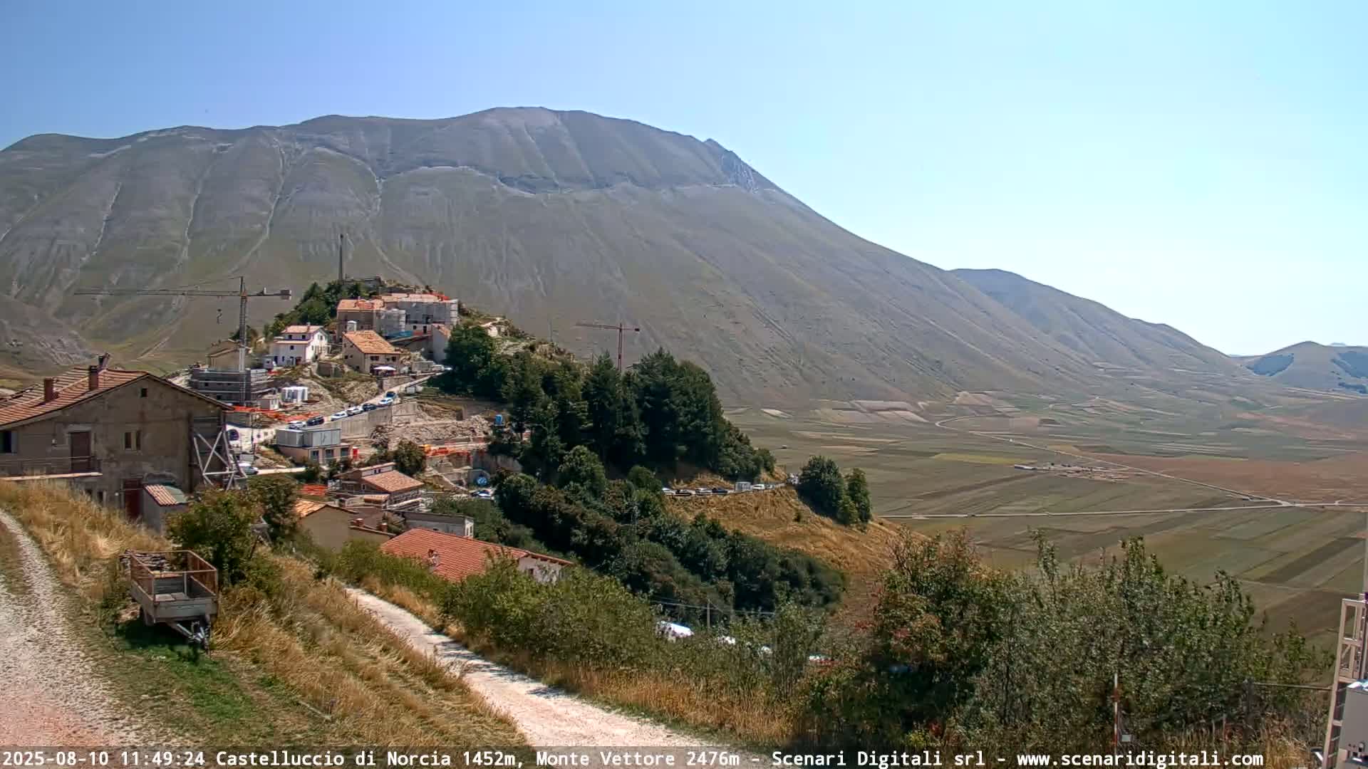 Castelluccio City di Norcia & Monte Vettoretto Mount Panaromic Live Cam - Perugia, Umbria, Italy