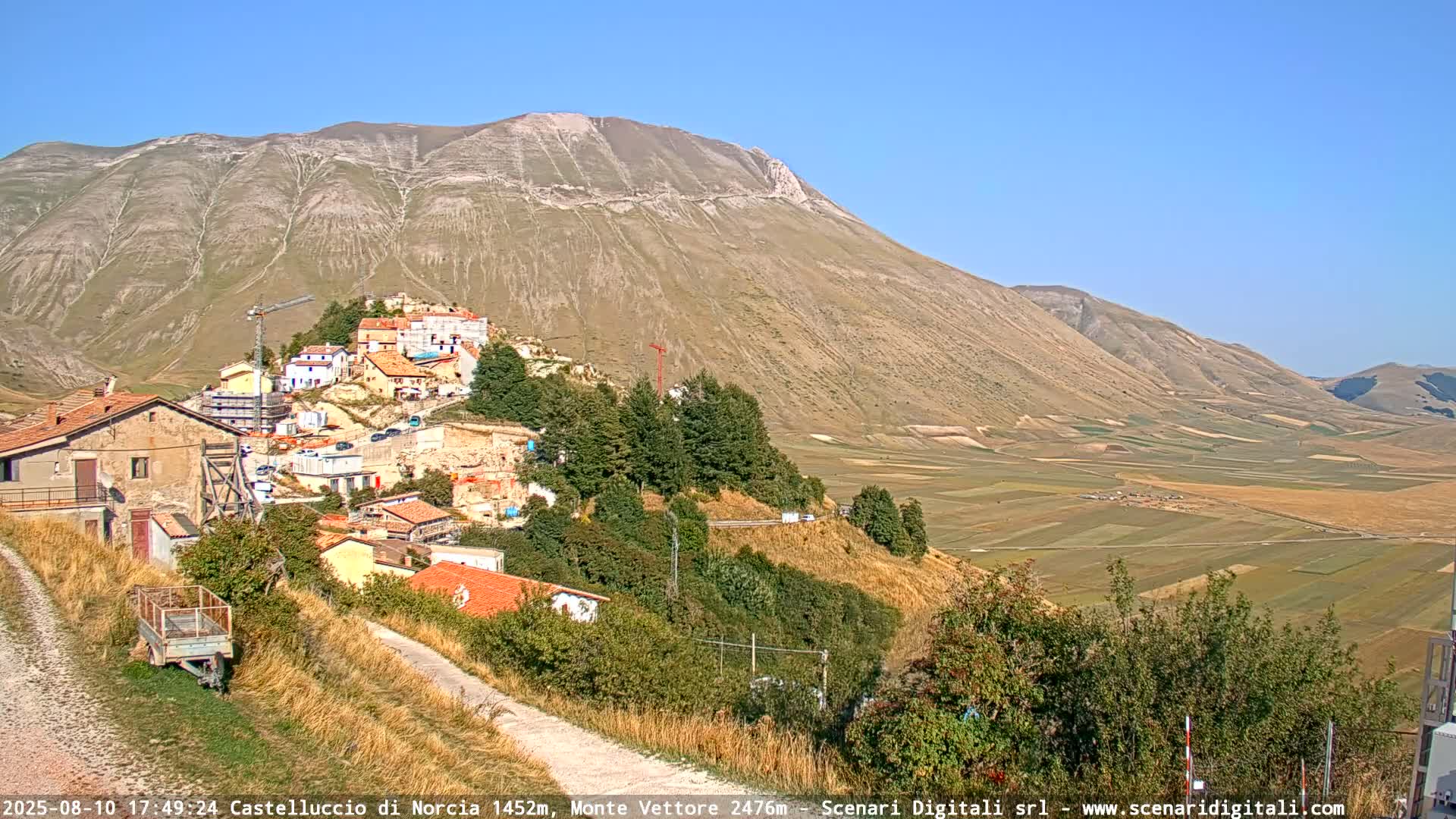 Castelluccio City di Norcia & Monte Vettoretto Mount Panaromic Live Cam - Perugia, Umbria, Italy