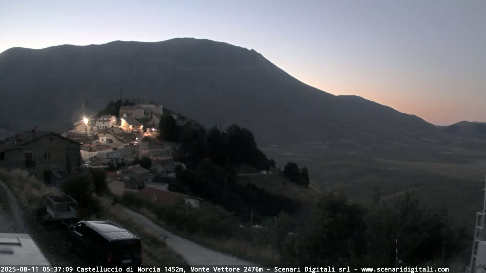 Castelluccio City di Norcia & Monte Vettoretto Mount Panaromic Live Cam - Perugia, Umbria, Italy