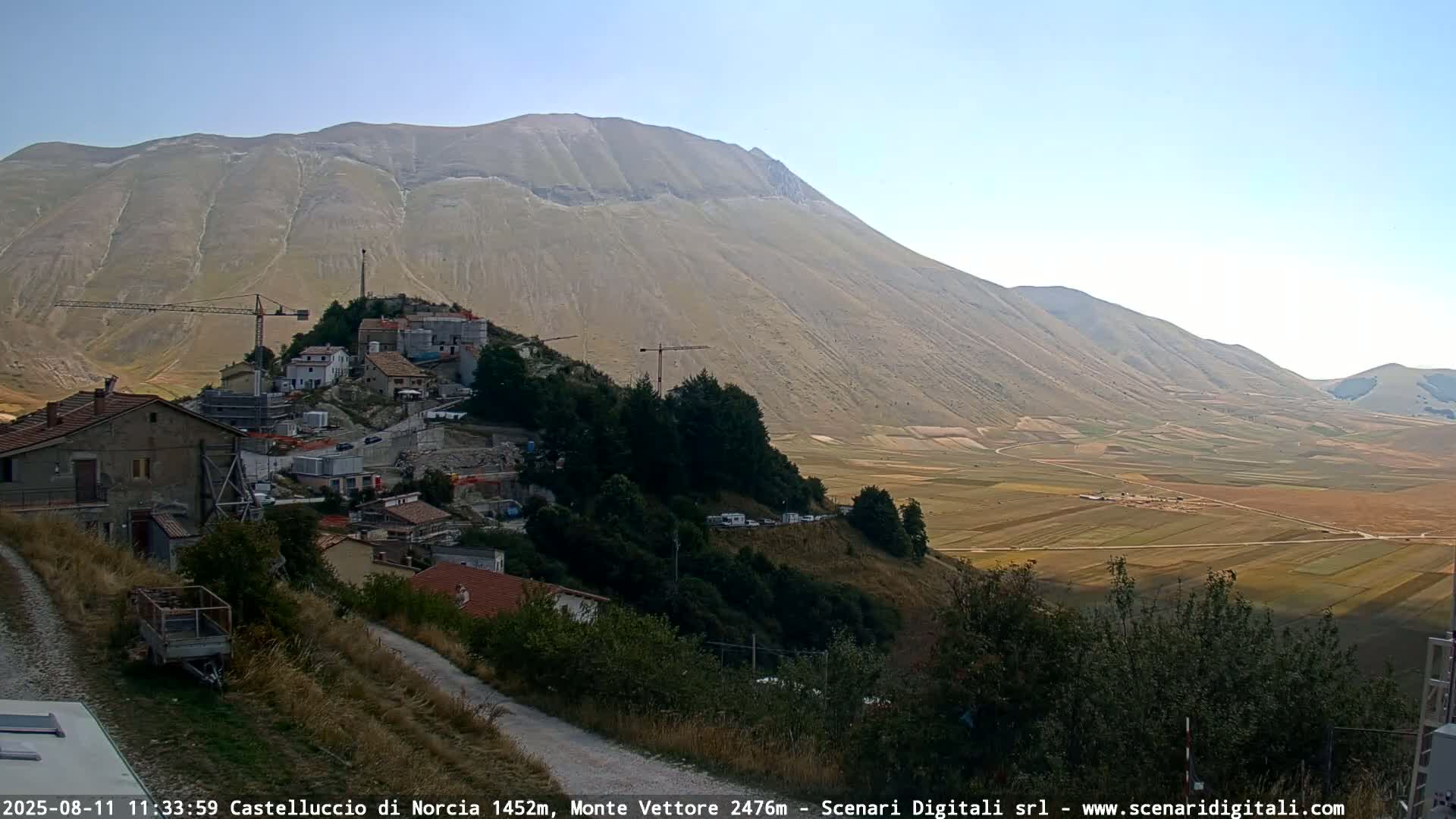 Castelluccio City di Norcia & Monte Vettoretto Mount Panaromic Live Cam - Perugia, Umbria, Italy