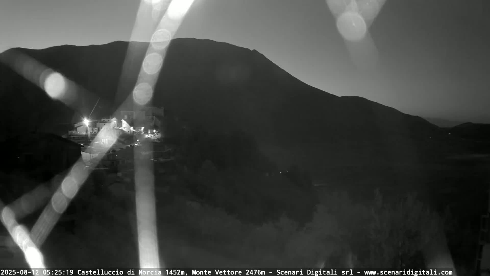 Castelluccio City di Norcia & Monte Vettoretto Mount Panaromic Live Cam - Perugia, Umbria, Italy