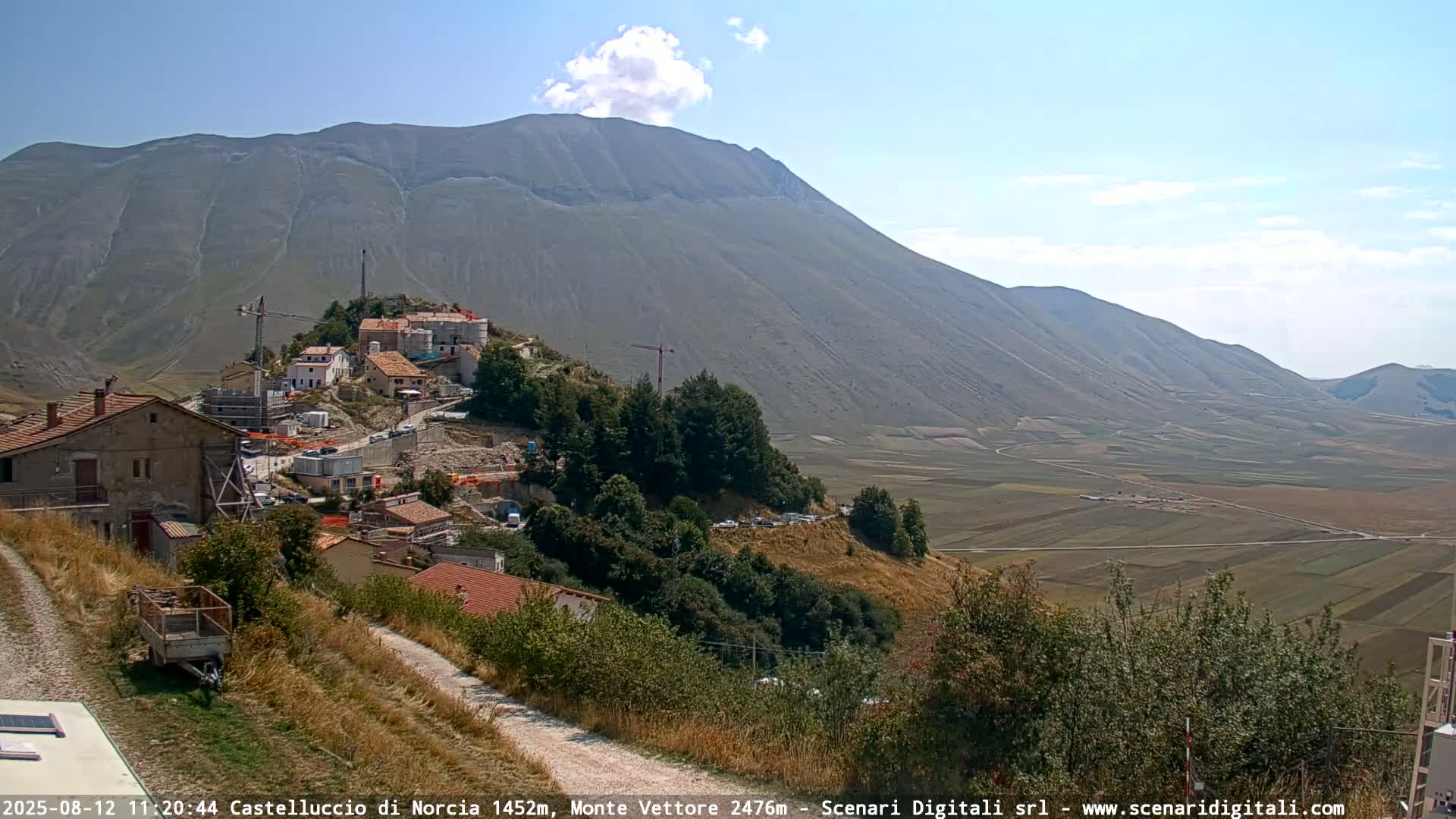 Castelluccio City di Norcia & Monte Vettoretto Mount Panaromic Live Cam - Perugia, Umbria, Italy