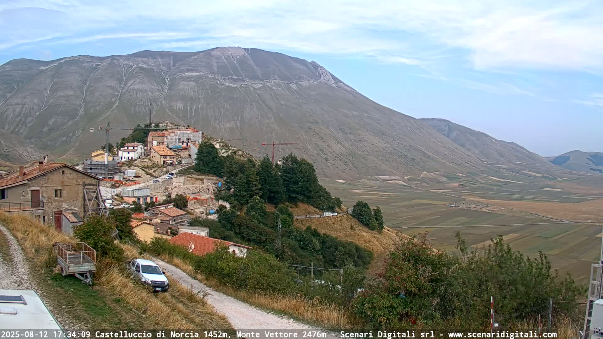 Castelluccio City di Norcia & Monte Vettoretto Mount Panaromic Live Cam - Perugia, Umbria, Italy