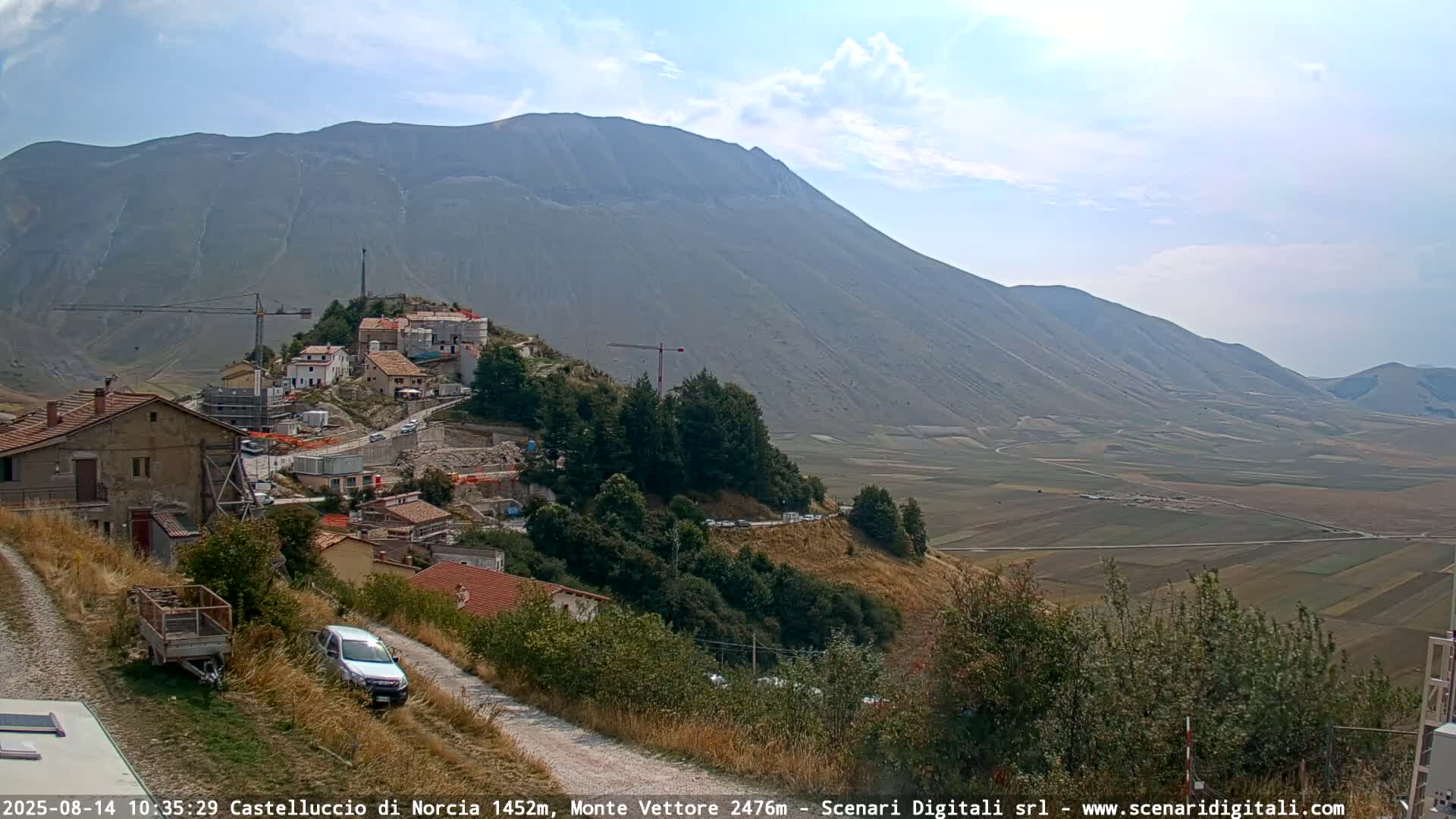 Castelluccio City di Norcia & Monte Vettoretto Mount Panaromic Live Cam - Perugia, Umbria, Italy