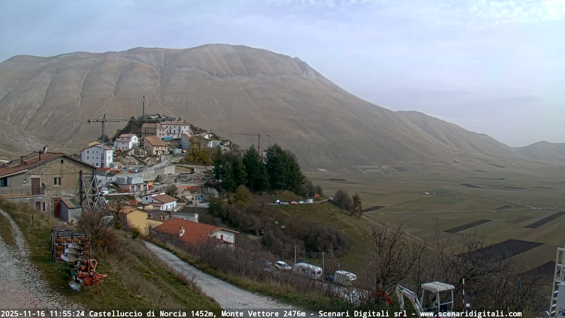 Castelluccio City di Norcia & Monte Vettoretto Mount Panaromic Live Cam - Perugia, Umbria, Italy
