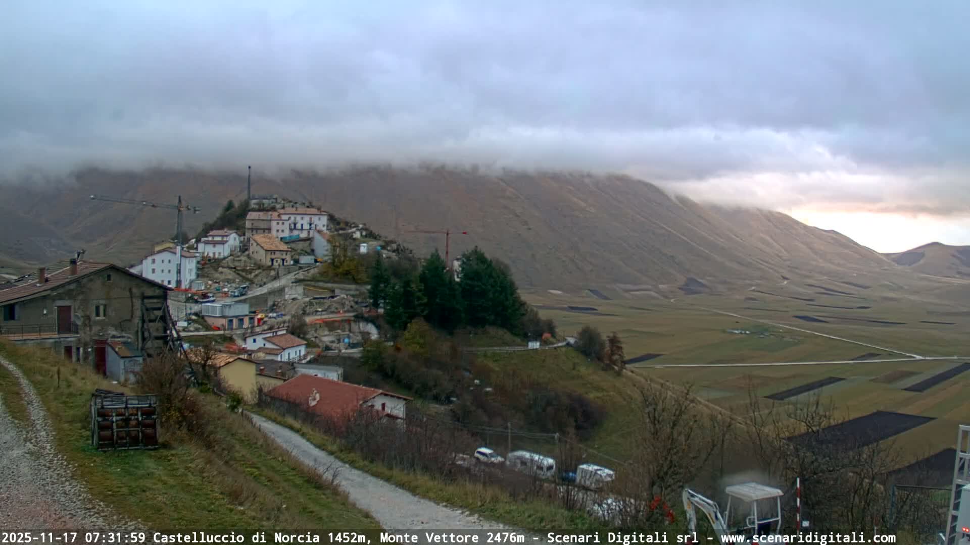 Castelluccio City di Norcia & Monte Vettoretto Mount Panaromic Live Cam - Perugia, Umbria, Italy