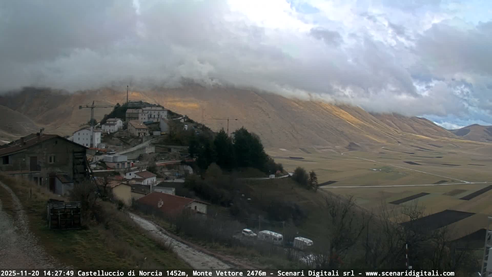 Castelluccio City di Norcia & Monte Vettoretto Mount Panaromic Live Cam - Perugia, Umbria, Italy