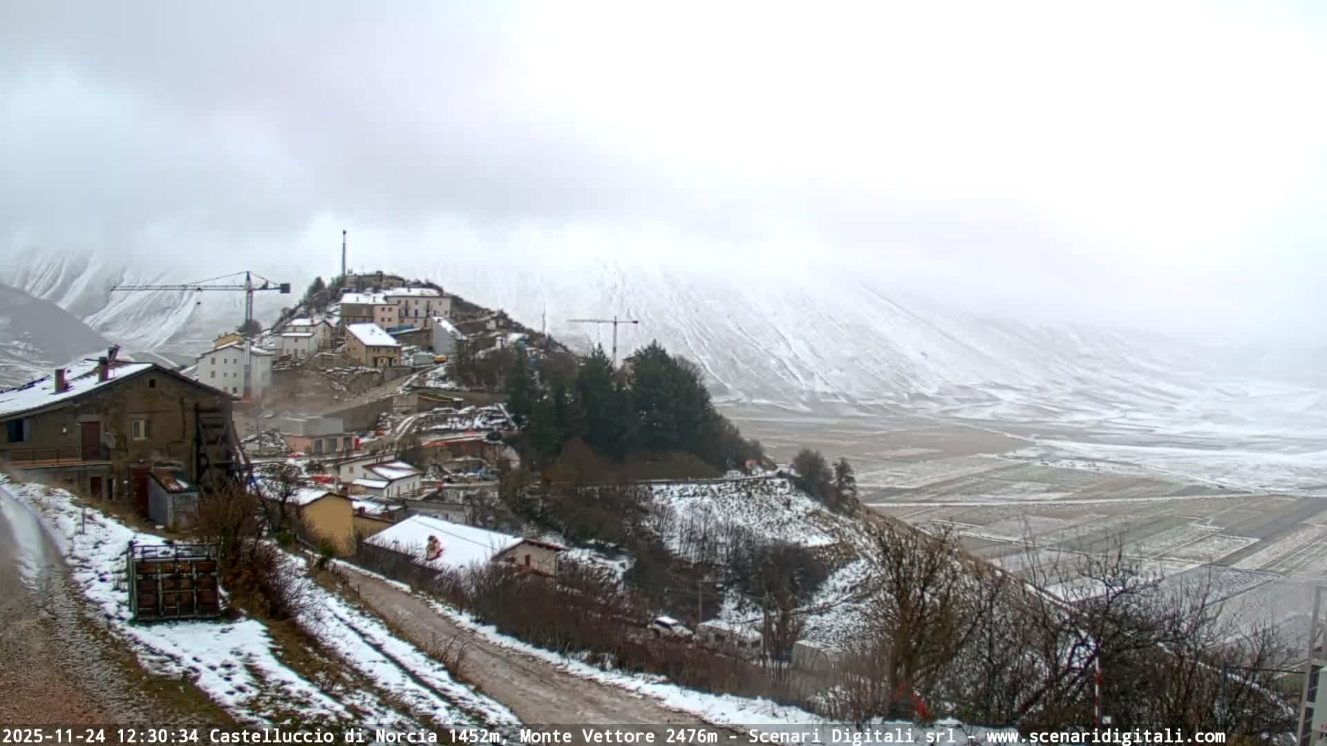 Castelluccio City di Norcia & Monte Vettoretto Mount Panaromic Live Cam - Perugia, Umbria, Italy