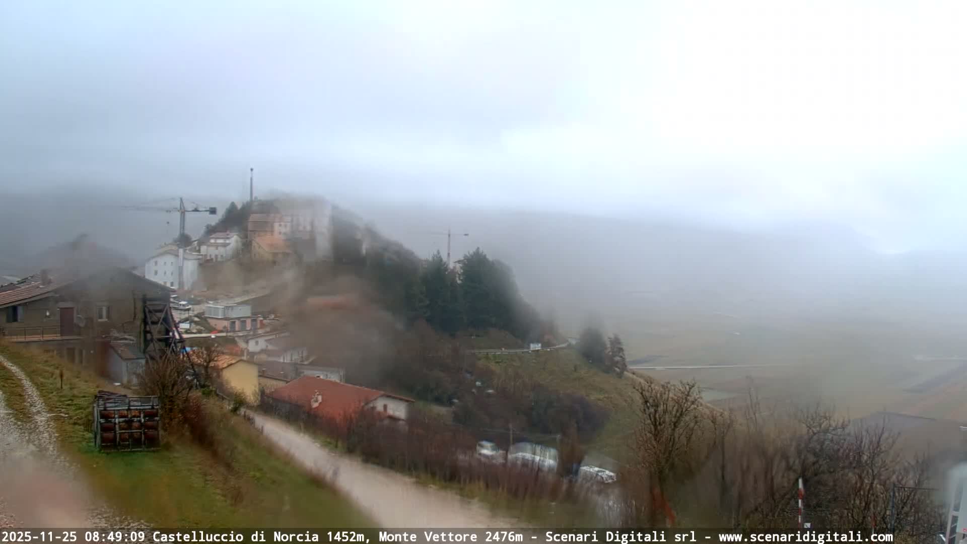 Castelluccio City di Norcia & Monte Vettoretto Mount Panaromic Live Cam - Perugia, Umbria, Italy