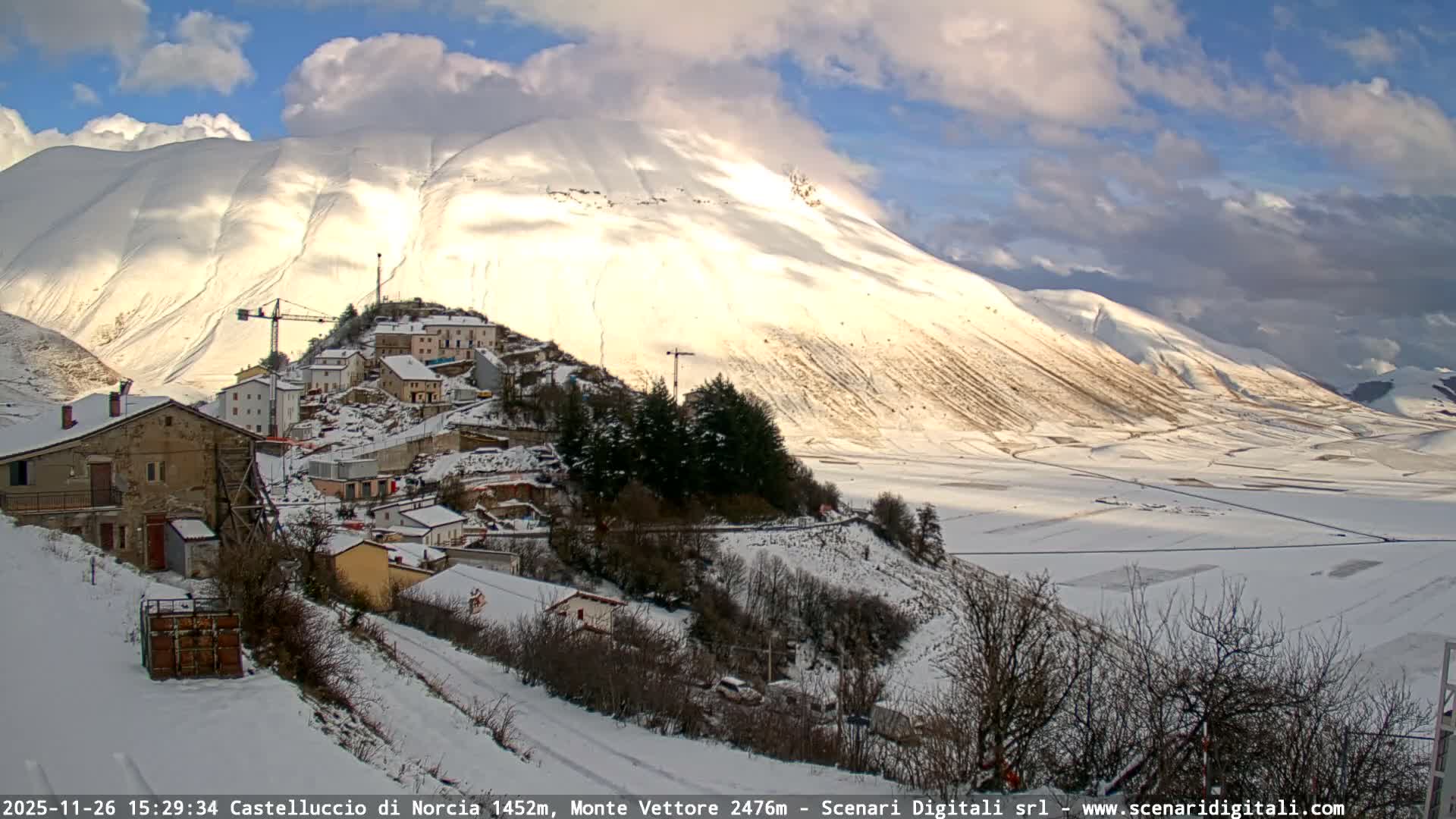 Castelluccio City di Norcia & Monte Vettoretto Mount Panaromic Live Cam - Perugia, Umbria, Italy