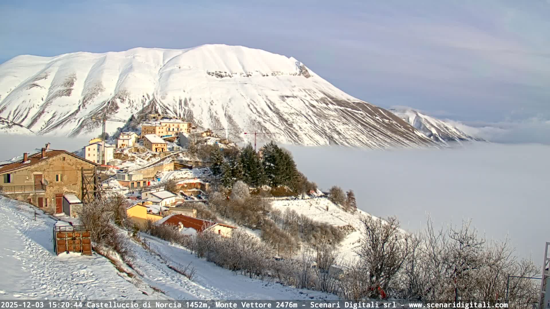 Castelluccio City di Norcia & Monte Vettoretto Mount Panaromic Live Cam - Perugia, Umbria, Italy