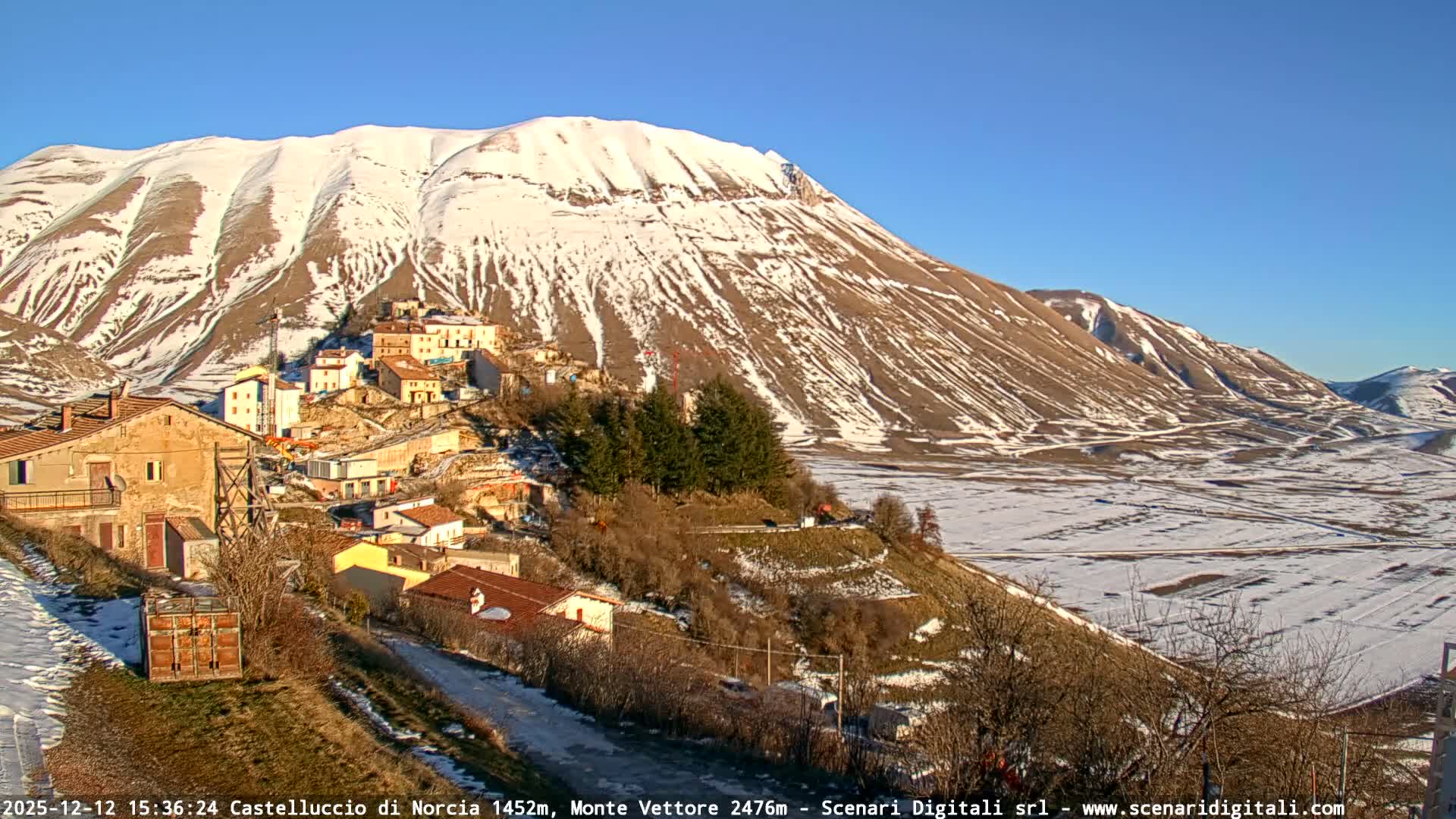 Castelluccio City di Norcia & Monte Vettoretto Mount Panaromic Live Cam - Perugia, Umbria, Italy