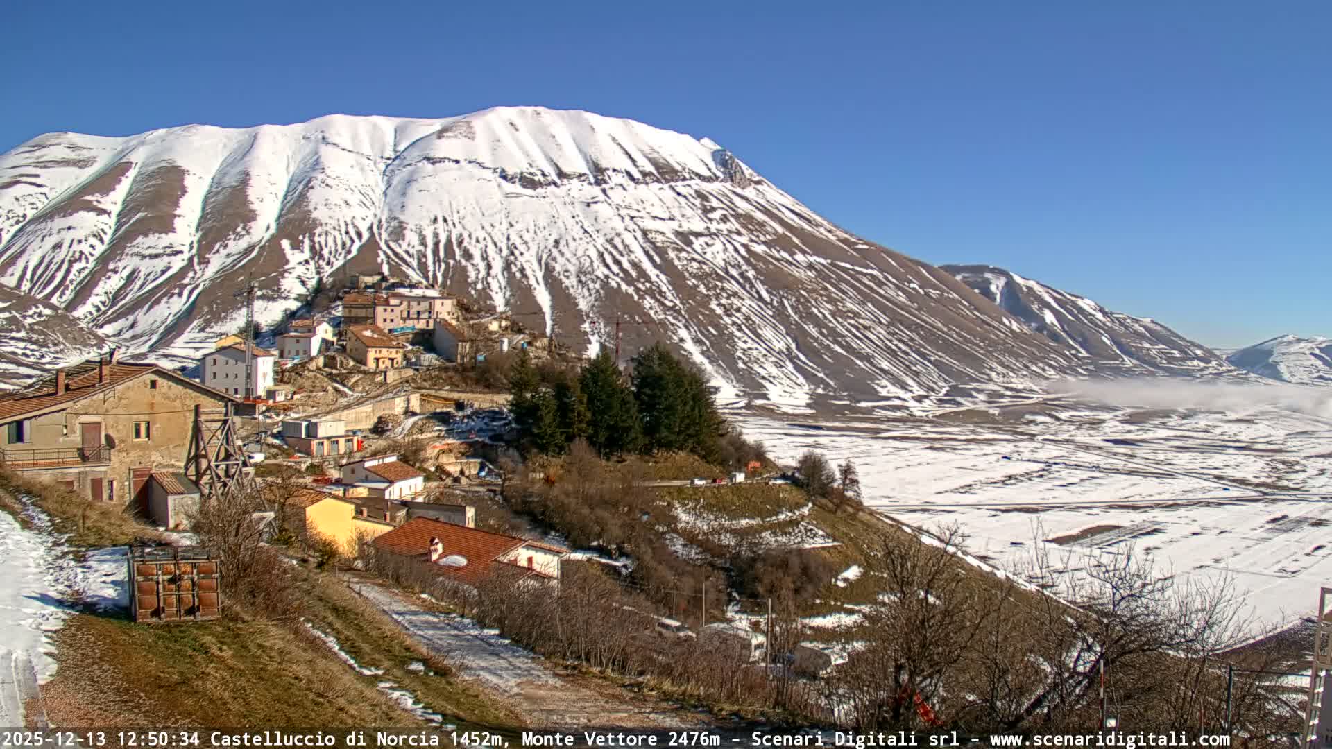 Castelluccio City di Norcia & Monte Vettoretto Mount Panaromic Live Cam - Perugia, Umbria, Italy