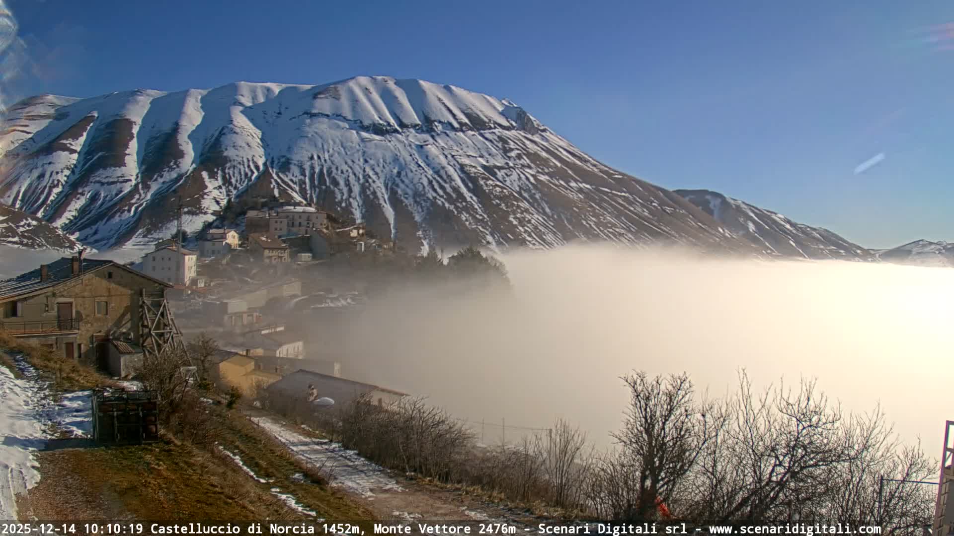 Castelluccio City di Norcia & Monte Vettoretto Mount Panaromic Live Cam - Perugia, Umbria, Italy