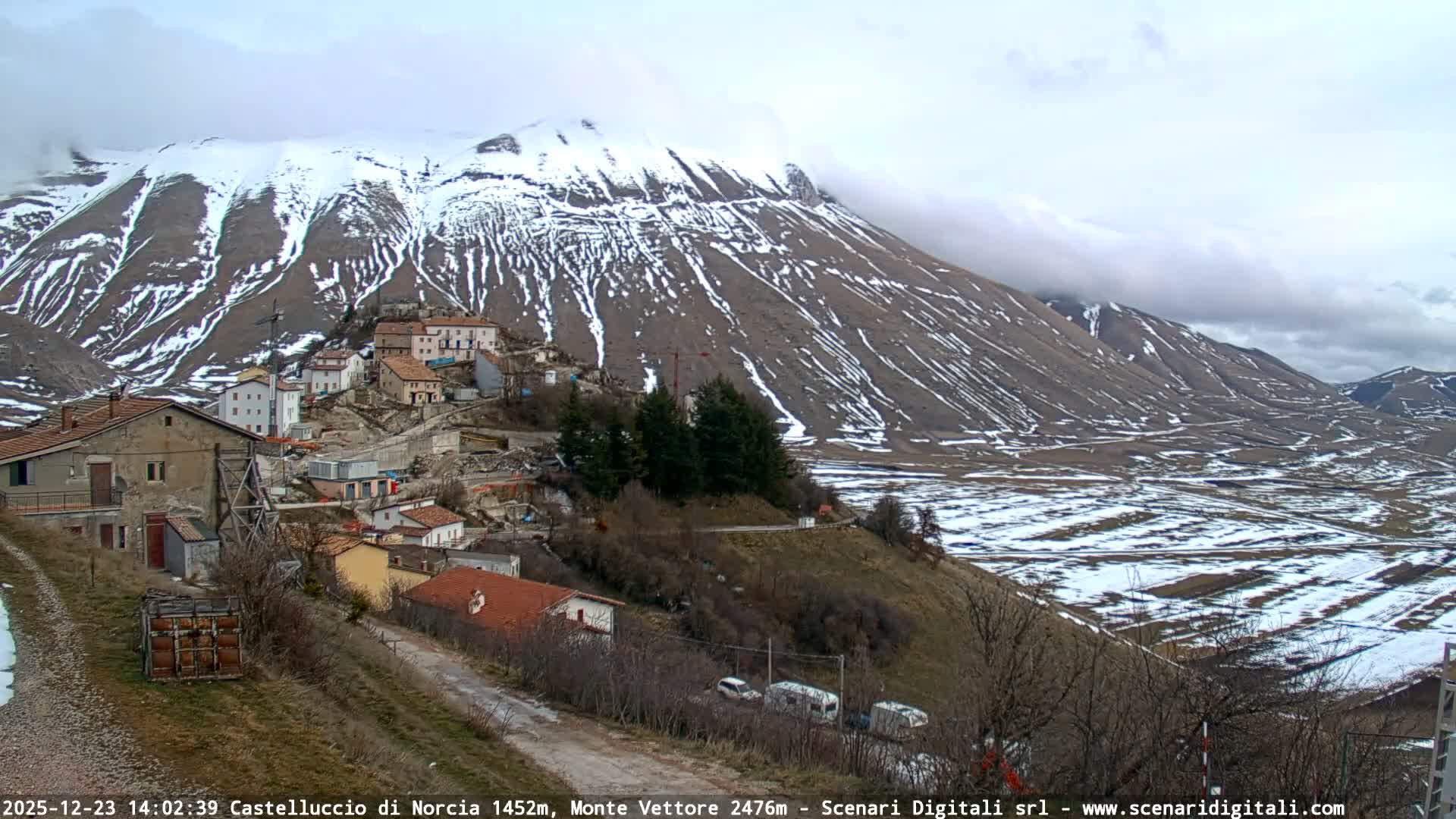 Castelluccio City di Norcia & Monte Vettoretto Mount Panaromic Live Cam - Perugia, Umbria, Italy