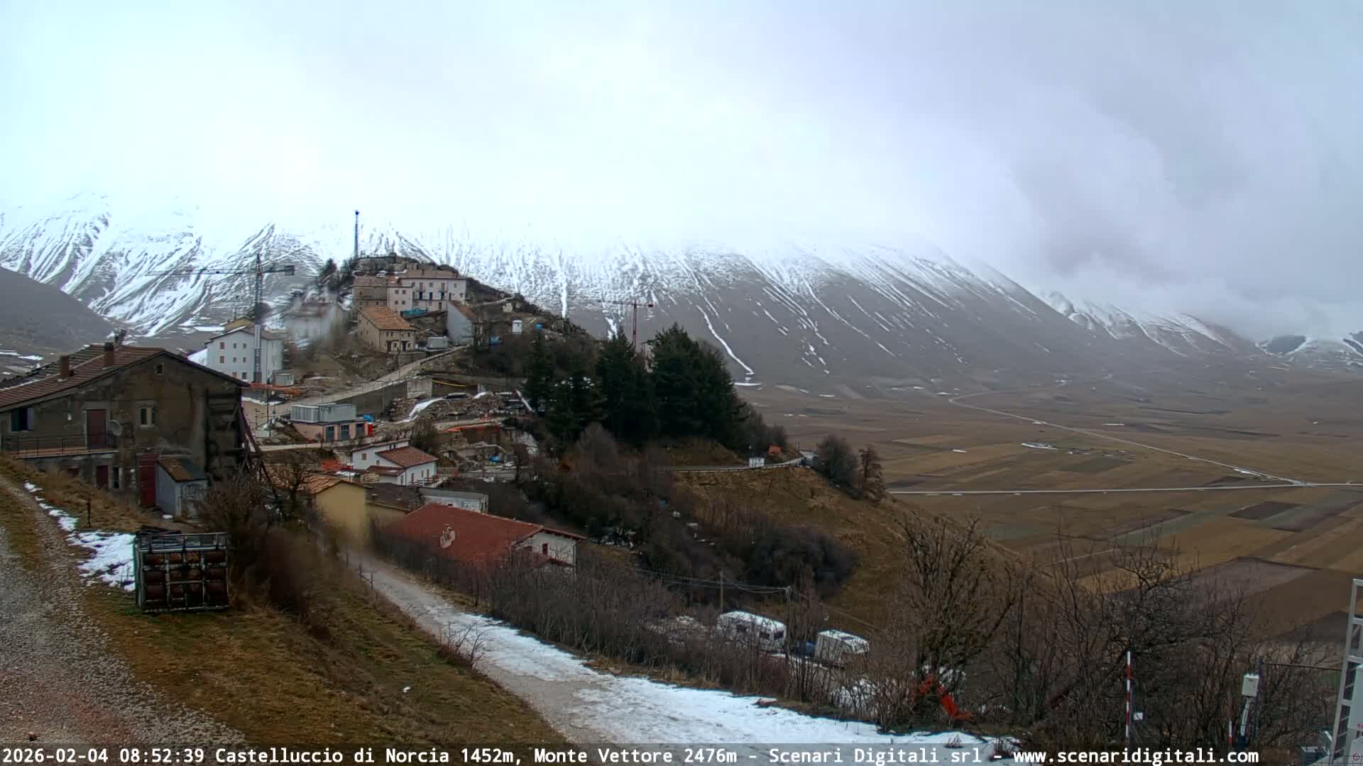 Castelluccio City di Norcia & Monte Vettoretto Mount Panaromic Live Cam - Perugia, Umbria, Italy