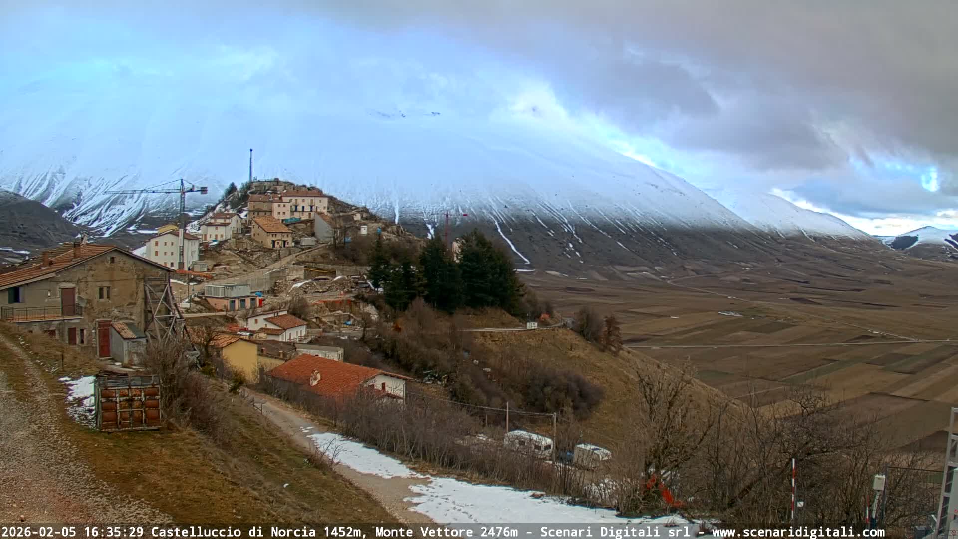 Castelluccio City di Norcia & Monte Vettoretto Mount Panaromic Live Cam - Perugia, Umbria, Italy