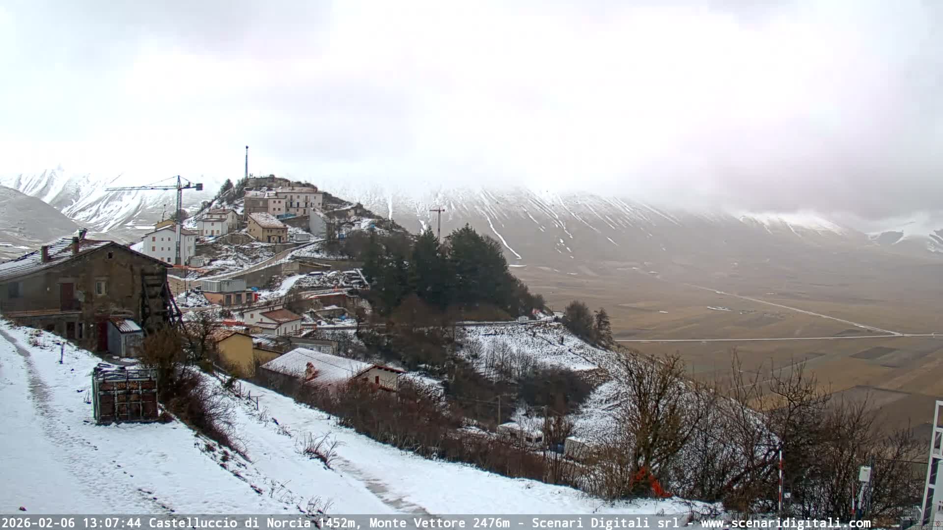 Castelluccio City di Norcia & Monte Vettoretto Mount Panaromic Live Cam - Perugia, Umbria, Italy