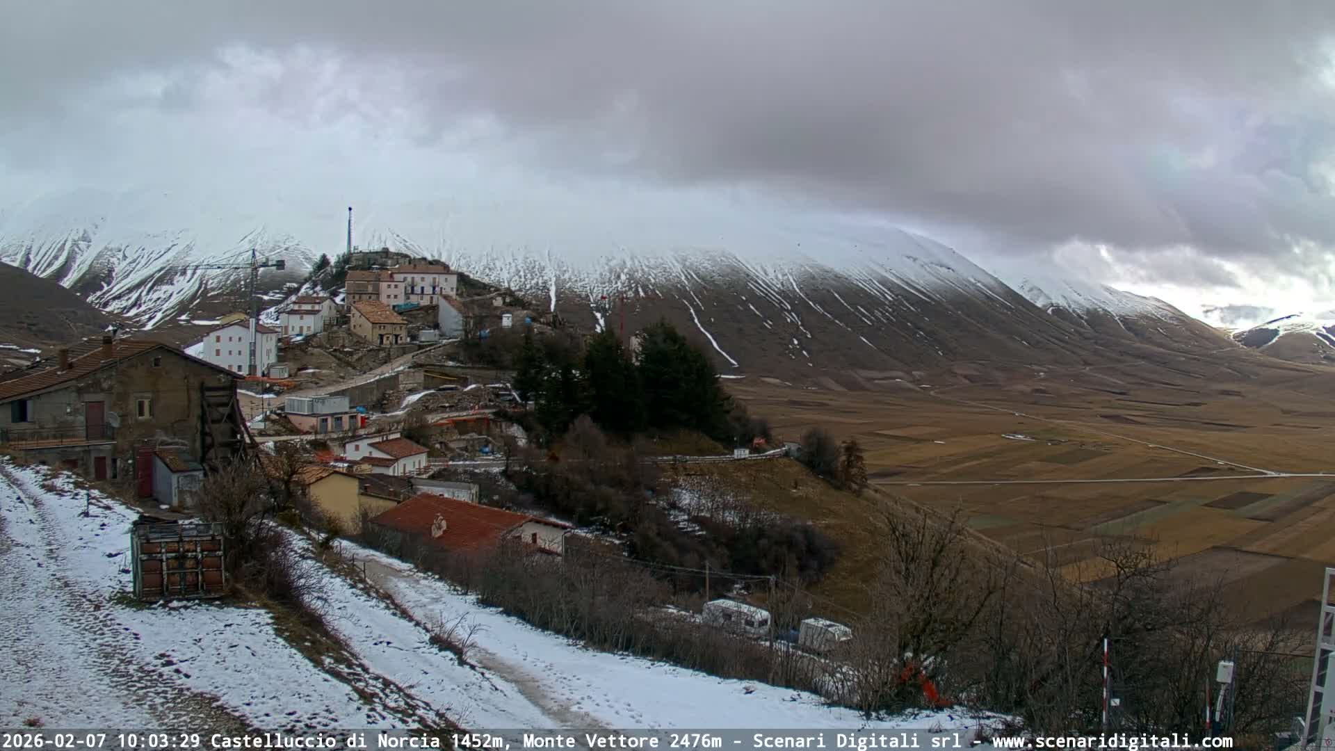 Castelluccio City di Norcia & Monte Vettoretto Mount Panaromic Live Cam - Perugia, Umbria, Italy