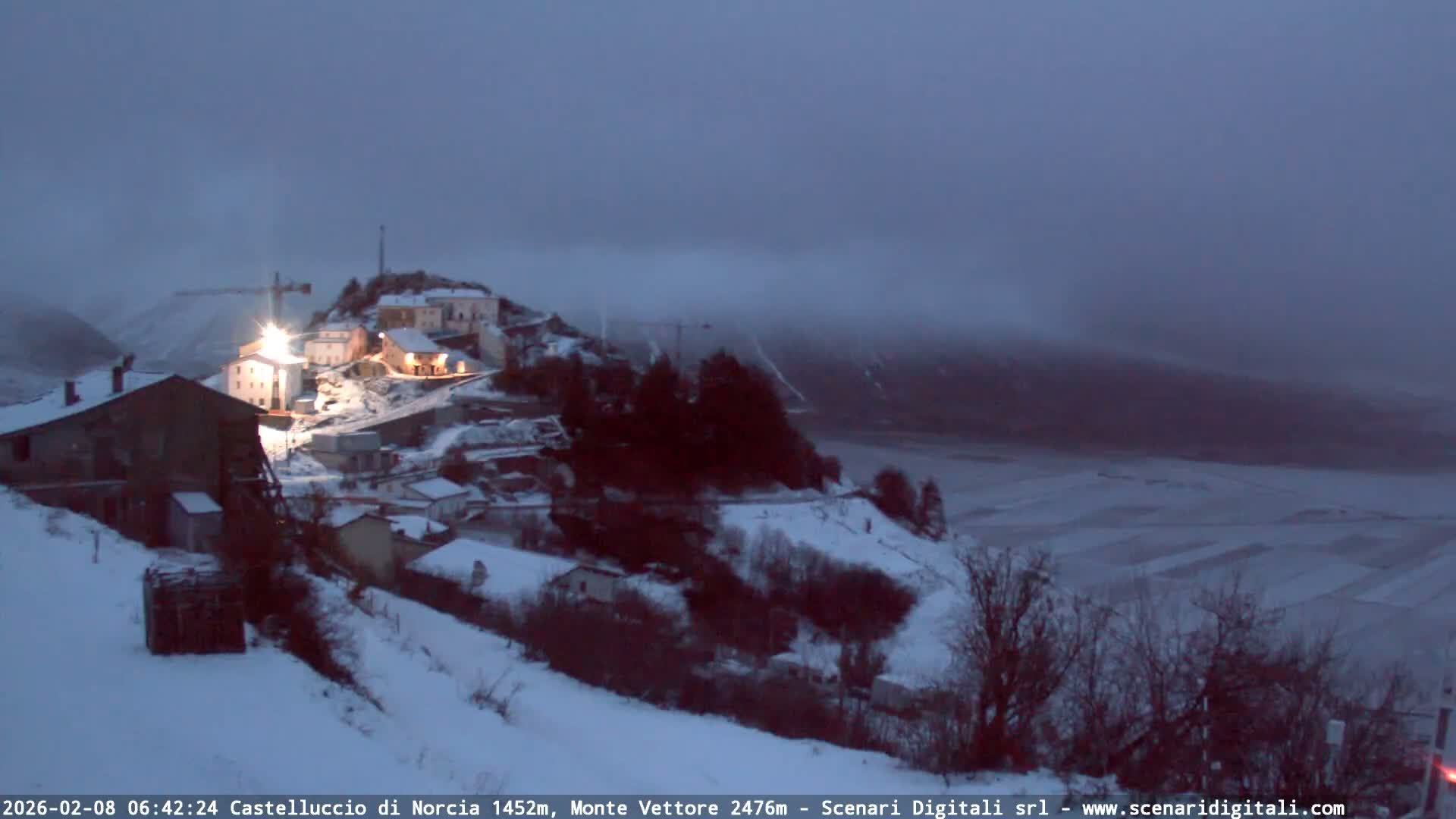 Castelluccio City di Norcia & Monte Vettoretto Mount Panaromic Live Cam - Perugia, Umbria, Italy