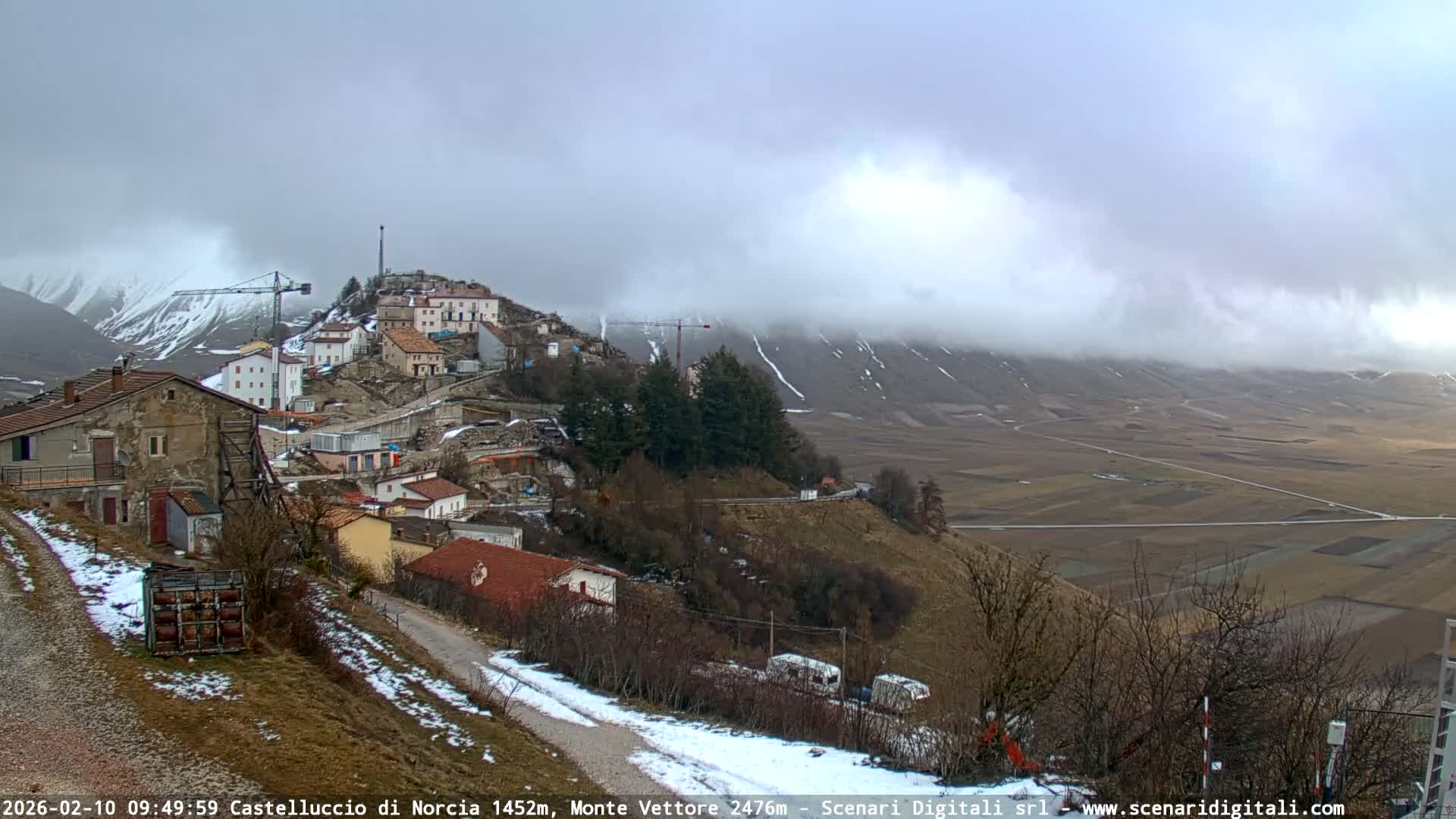Castelluccio City di Norcia & Monte Vettoretto Mount Panaromic Live Cam - Perugia, Umbria, Italy