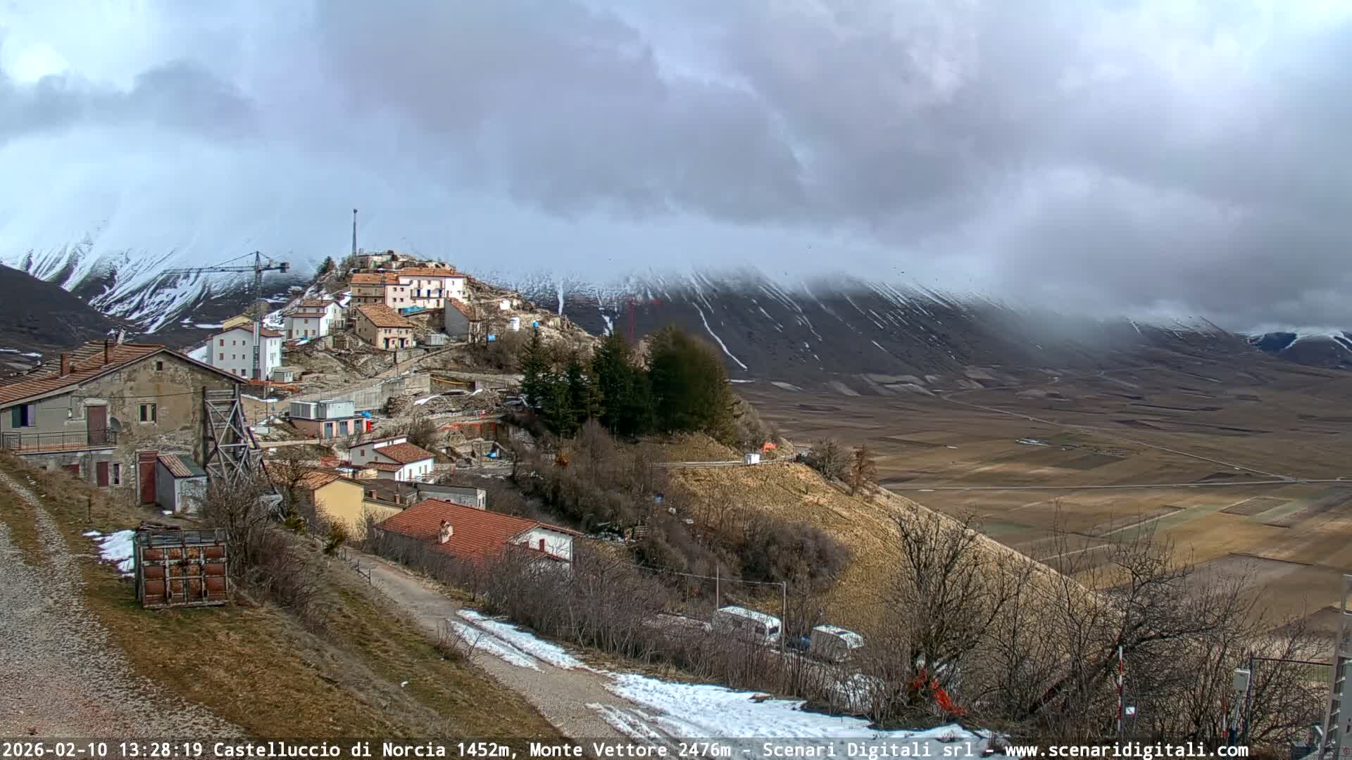Castelluccio City di Norcia & Monte Vettoretto Mount Panaromic Live Cam - Perugia, Umbria, Italy