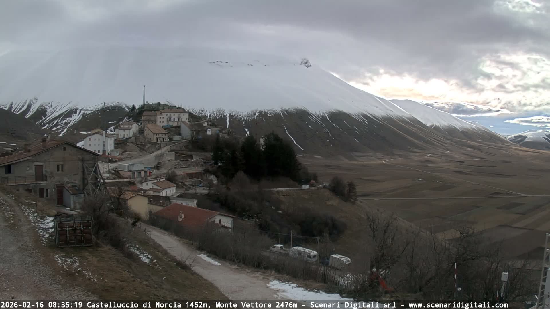 Castelluccio City di Norcia & Monte Vettoretto Mount Panaromic Live Cam - Perugia, Umbria, Italy