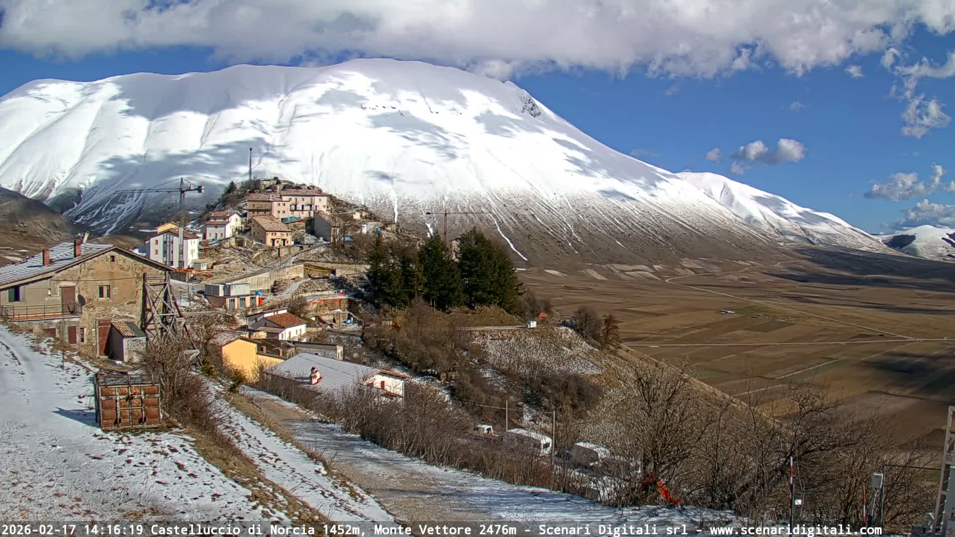 Castelluccio City di Norcia & Monte Vettoretto Mount Panaromic Live Cam - Perugia, Umbria, Italy