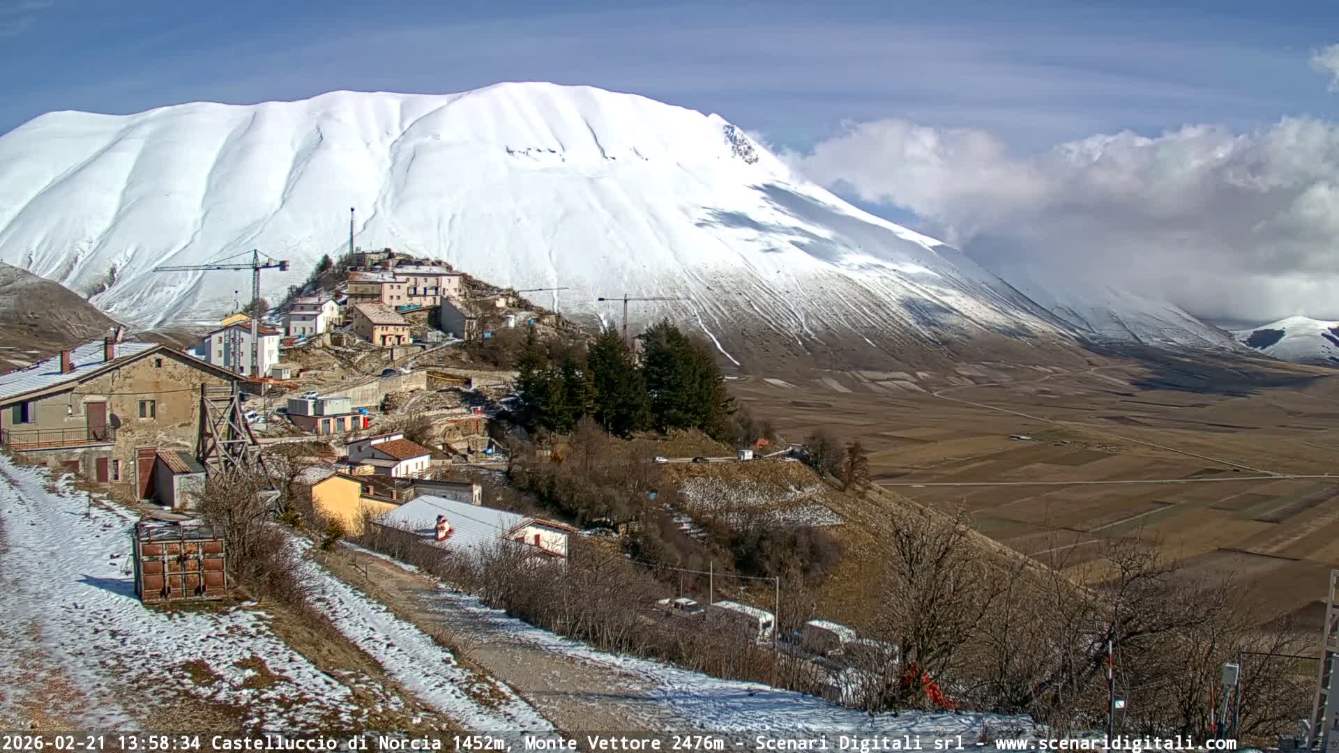 Castelluccio City di Norcia & Monte Vettoretto Mount Panaromic Live Cam - Perugia, Umbria, Italy