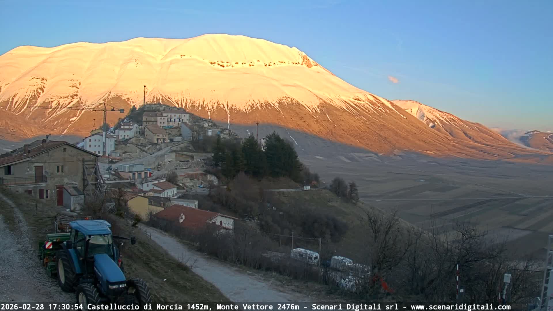Castelluccio City di Norcia & Monte Vettoretto Mount Panaromic Live Cam - Perugia, Umbria, Italy