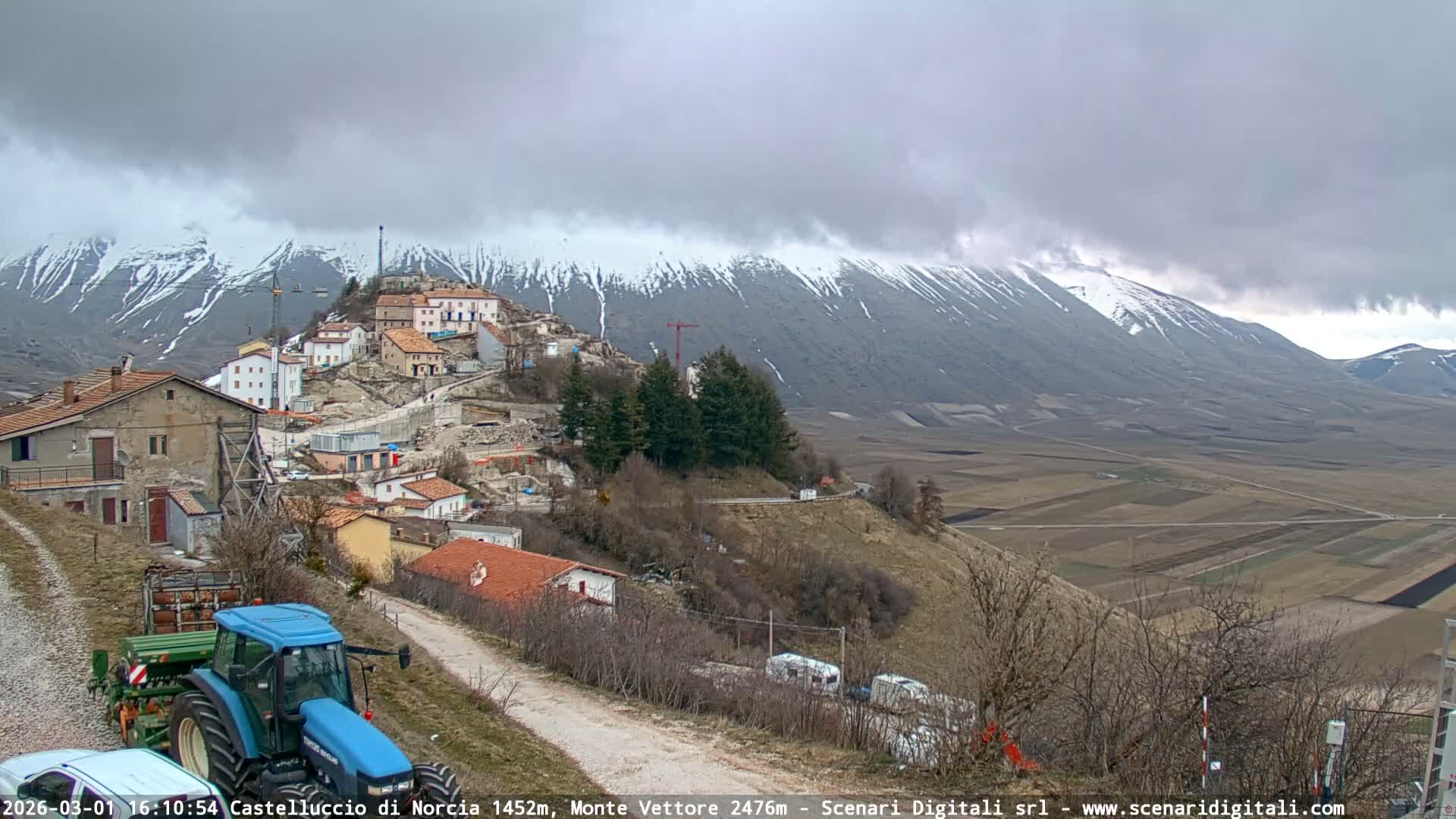 Castelluccio City di Norcia & Monte Vettoretto Mount Panaromic Live Cam - Perugia, Umbria, Italy