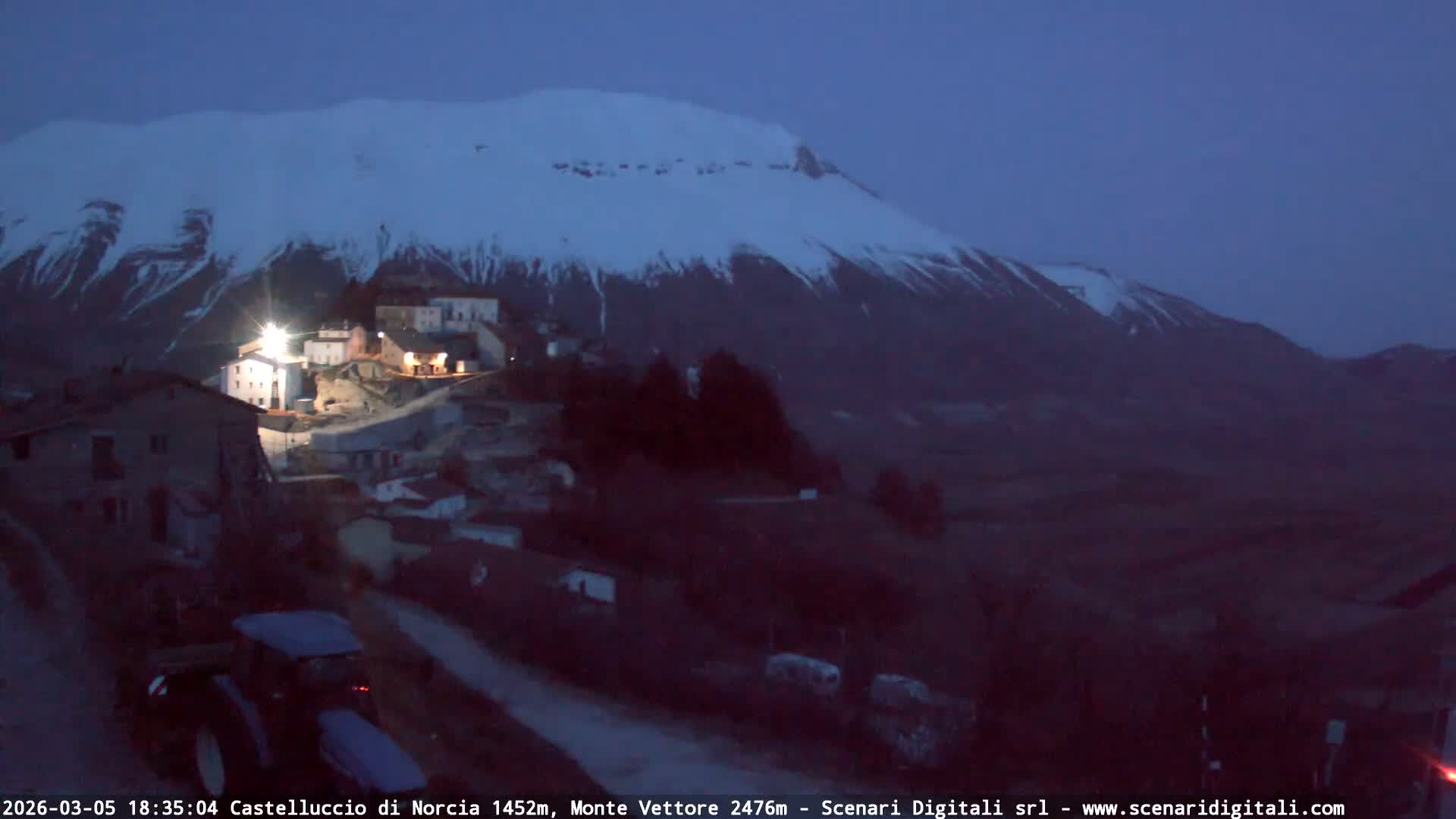 Castelluccio City di Norcia & Monte Vettoretto Mount Panaromic Live Cam - Perugia, Umbria, Italy