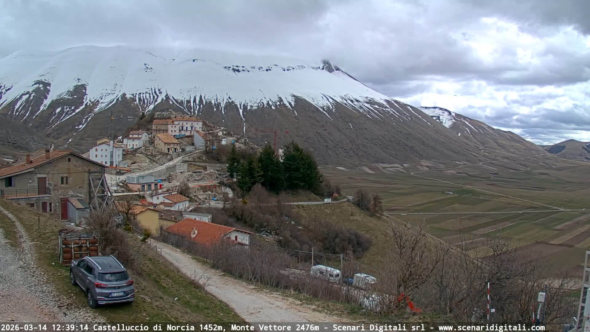 Castelluccio City di Norcia & Monte Vettoretto Mount Panaromic Live Cam - Perugia, Umbria, Italy