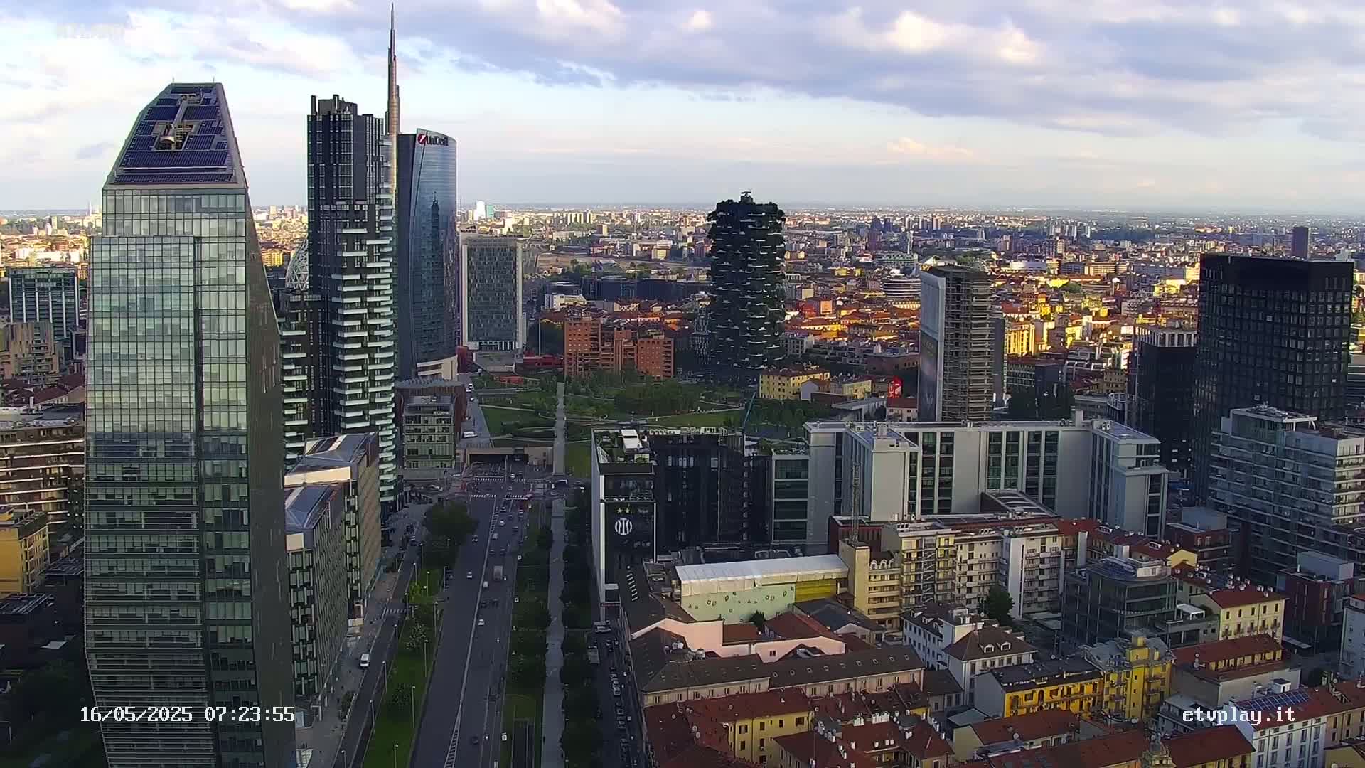 Milano City, Milan Skyline Live Cam - Lombardy, Italy