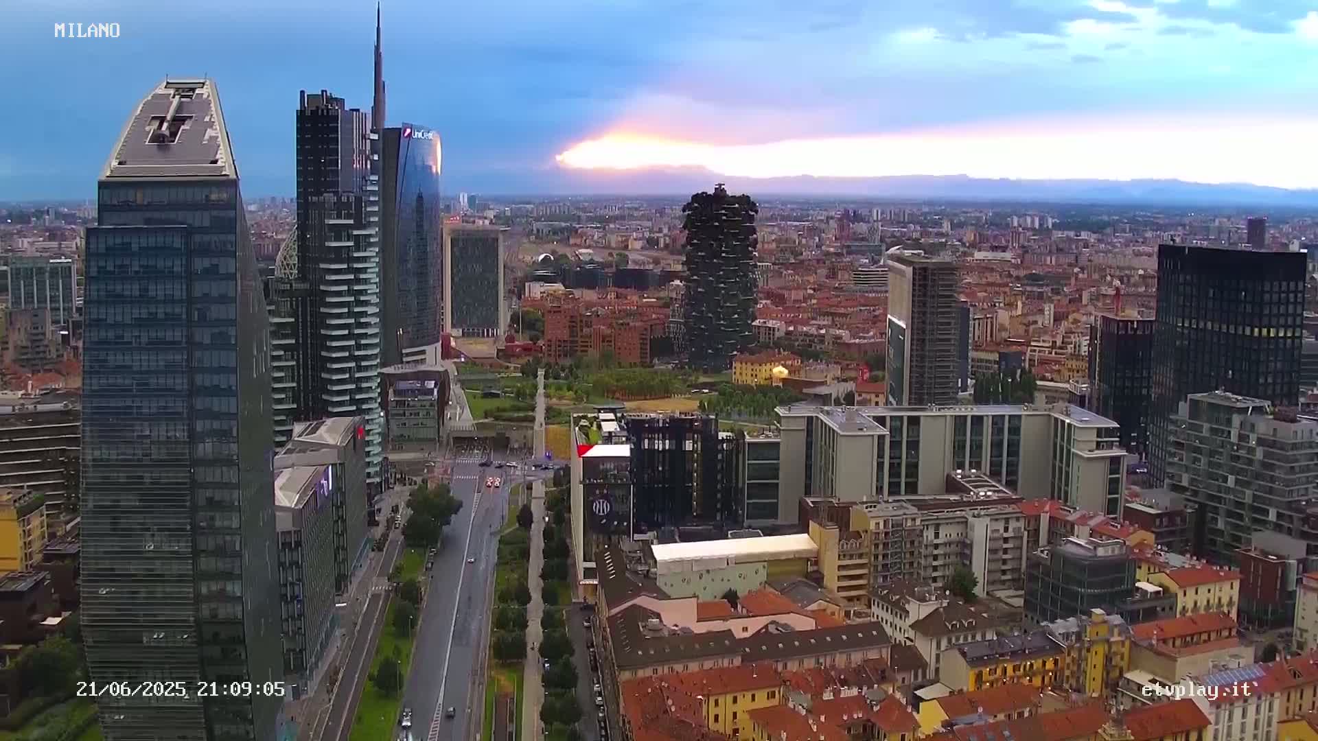 Milano City, Milan Skyline Live Cam - Lombardy, Italy