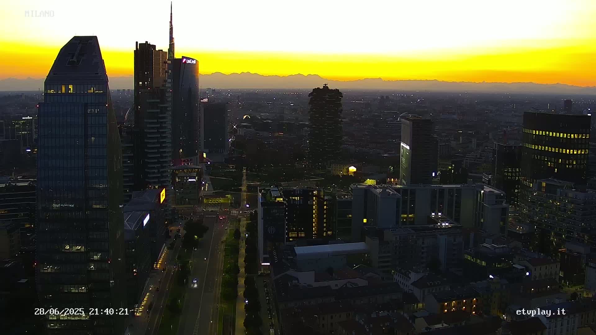 Milano City, Milan Skyline Live Cam - Lombardy, Italy