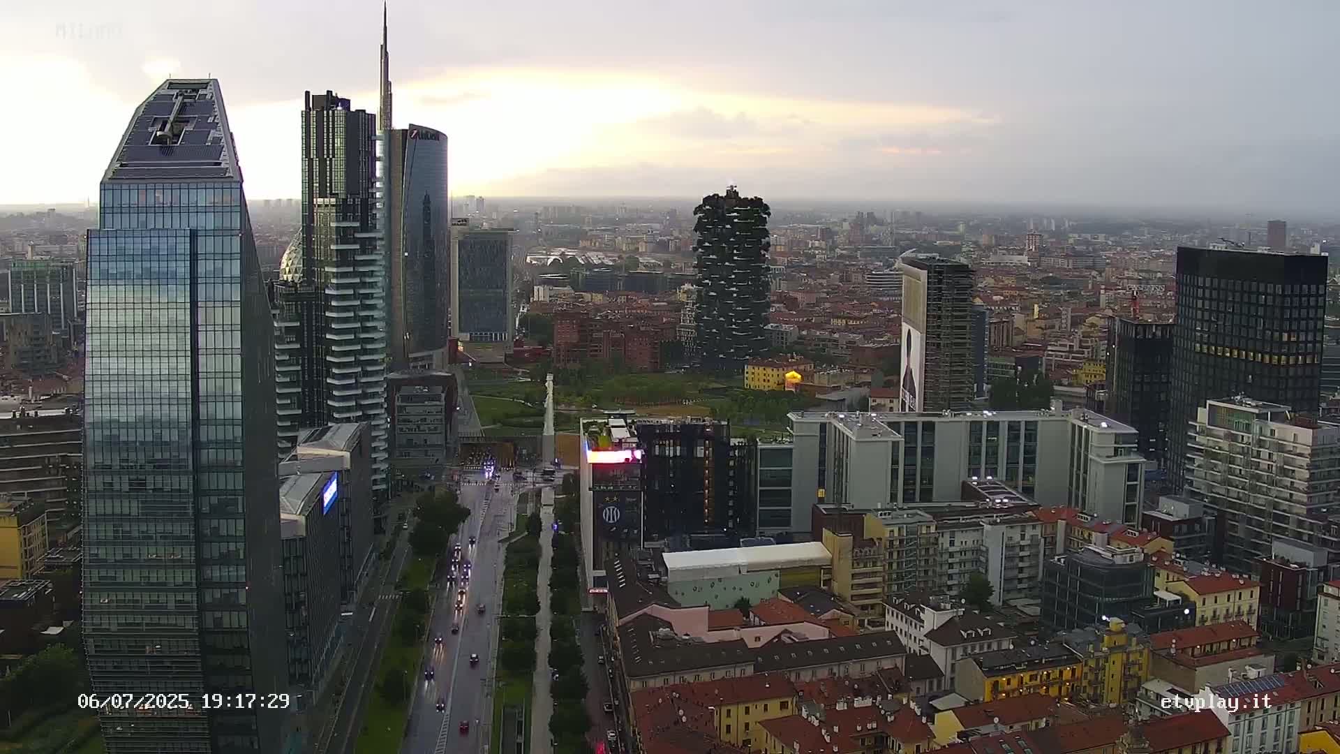 Milano City, Milan Skyline Live Cam - Lombardy, Italy