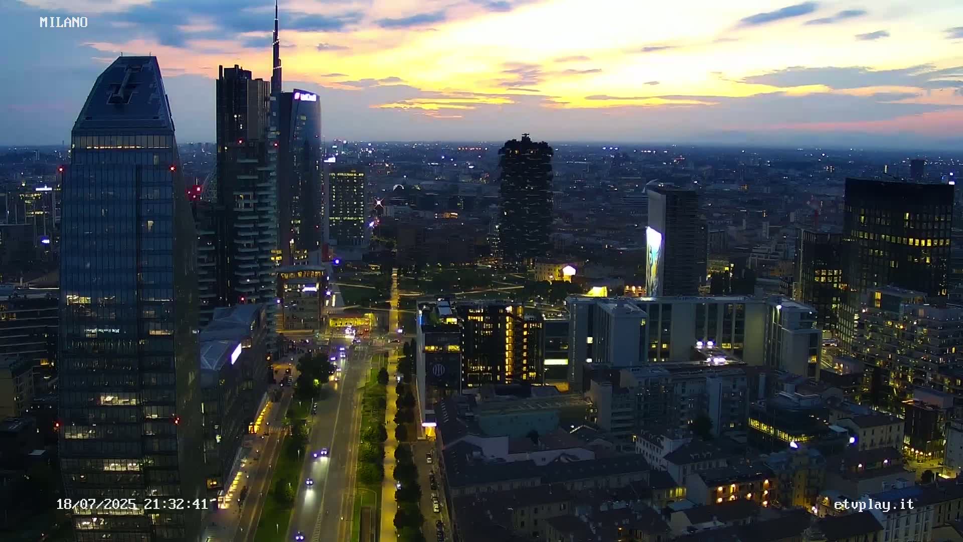 Milano City, Milan Skyline Live Cam - Lombardy, Italy