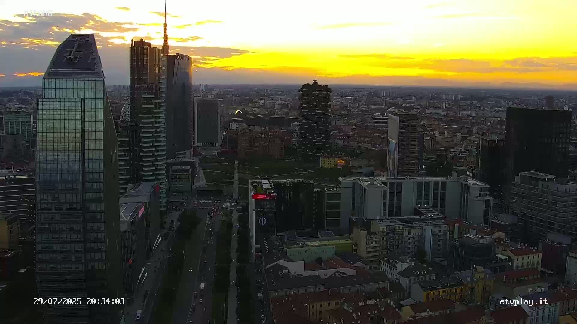 Milano City, Milan Skyline Live Cam - Lombardy, Italy
