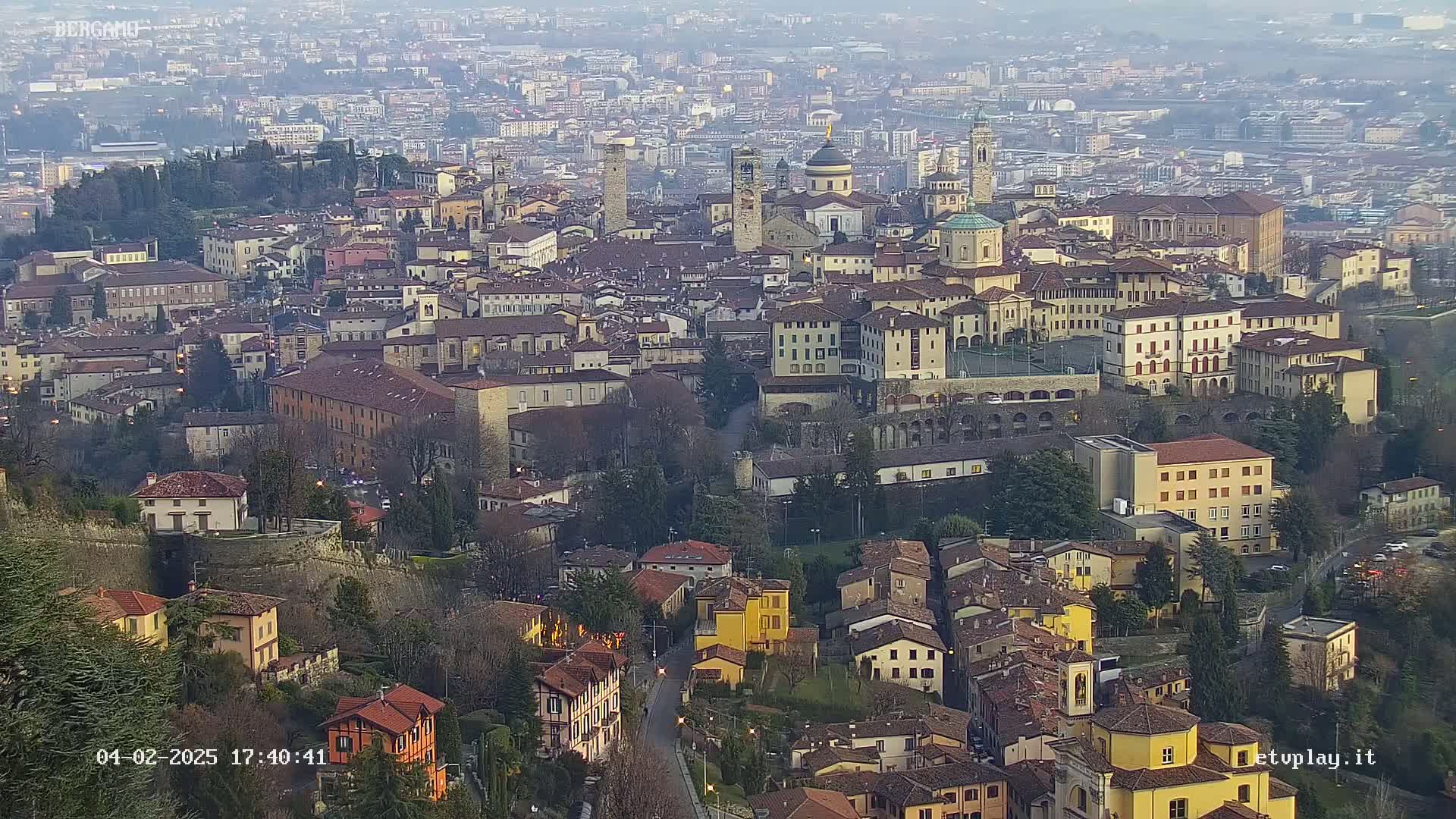 Bergamo City Skyline Live Cam - Bergamo,Lombardy, Italy