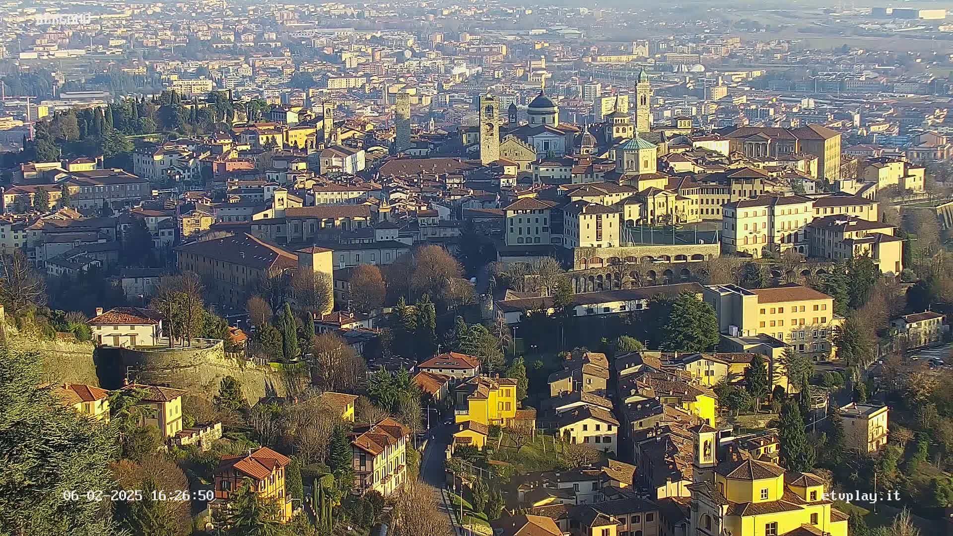 Bergamo City Skyline Live Cam - Bergamo,Lombardy, Italy