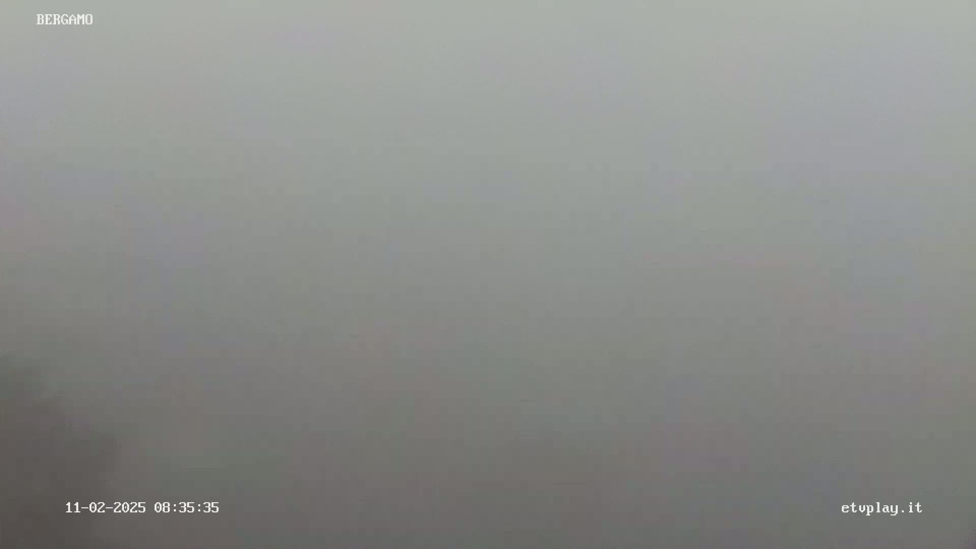 A very thick fog obscures all visibility.