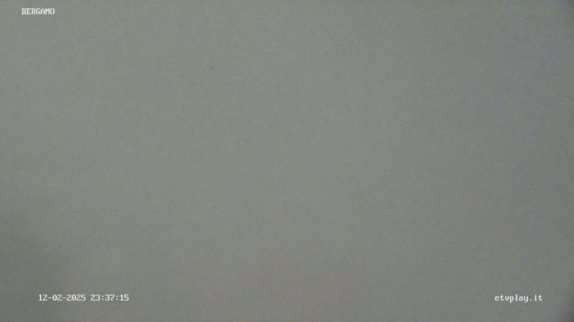 The image shows a uniformly gray surface.