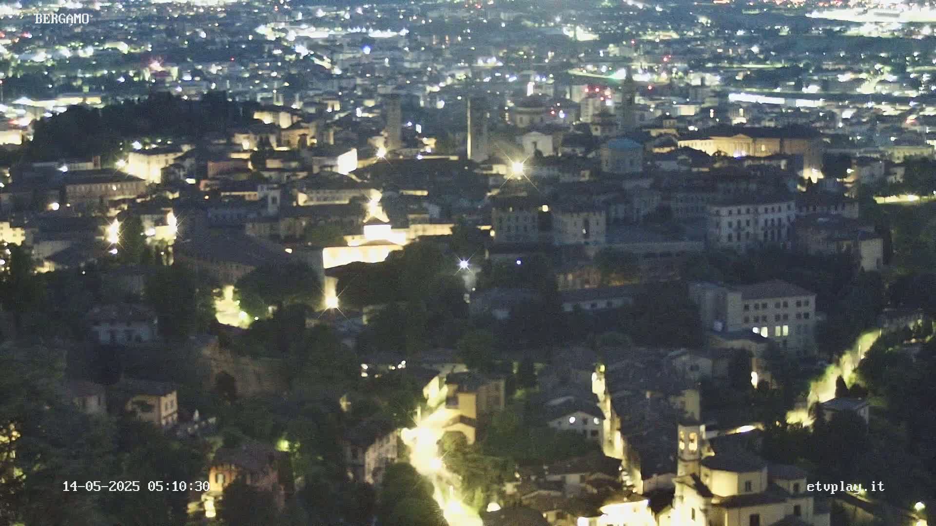 Bergamo City Skyline Live Cam - Bergamo,Lombardy, Italy