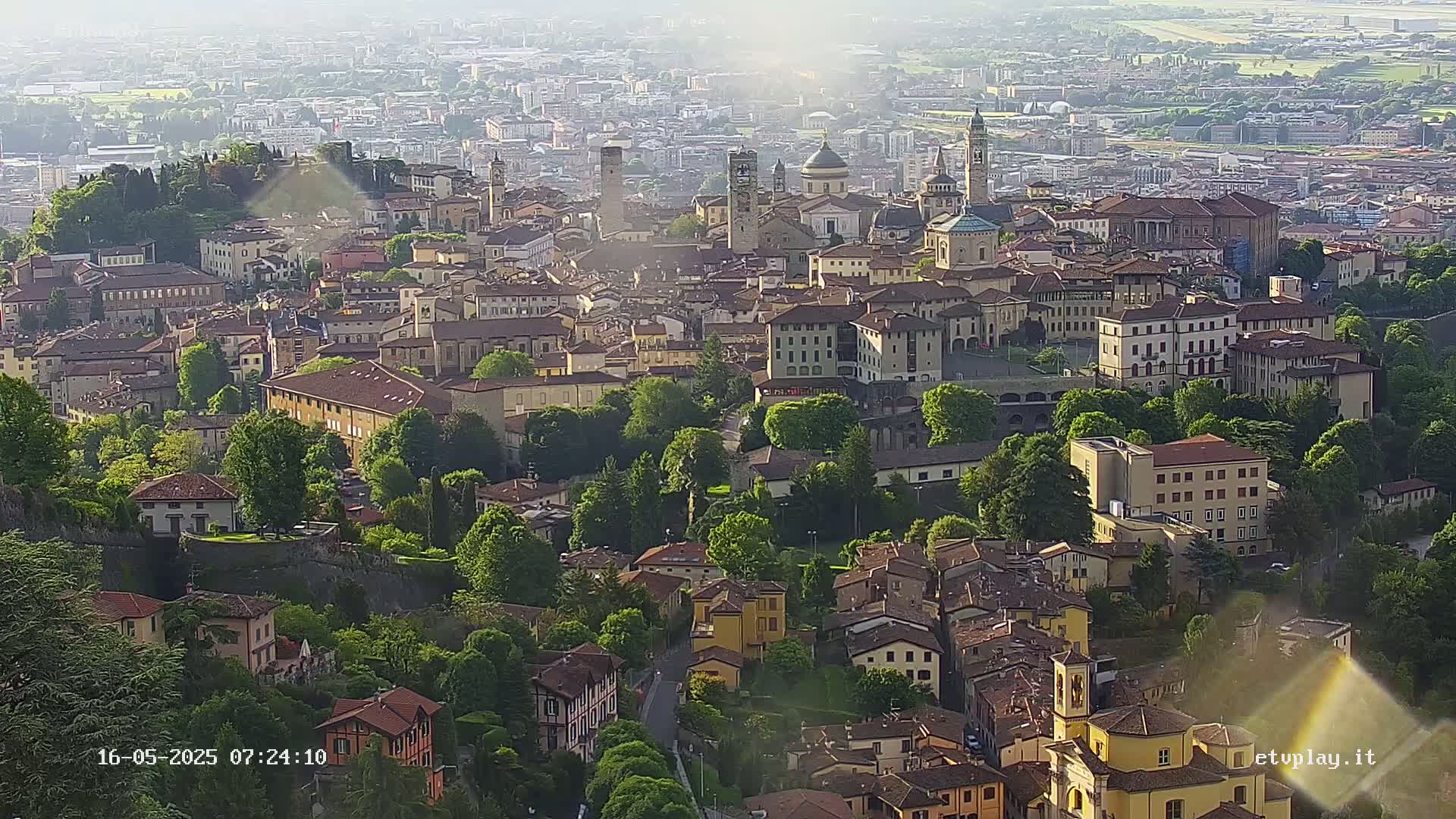 Bergamo City Skyline Live Cam - Bergamo,Lombardy, Italy