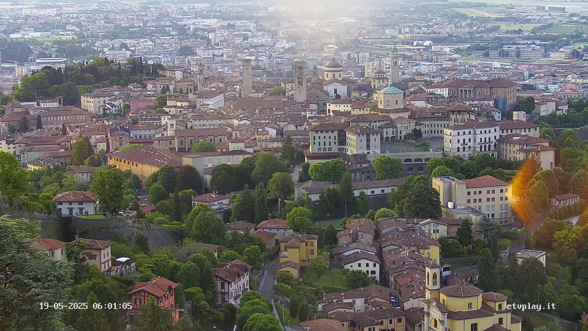 Bergamo City Skyline Live Cam - Bergamo,Lombardy, Italy