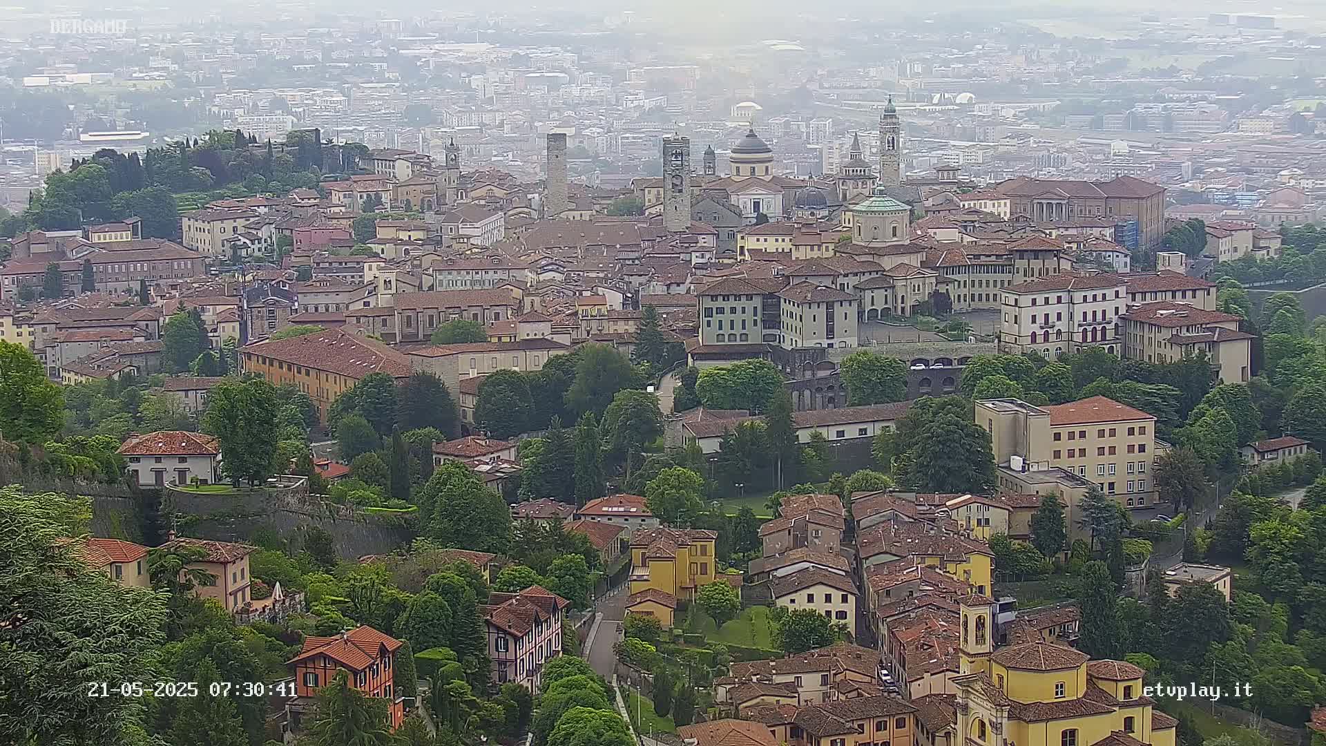 Bergamo City Skyline Live Cam - Bergamo,Lombardy, Italy