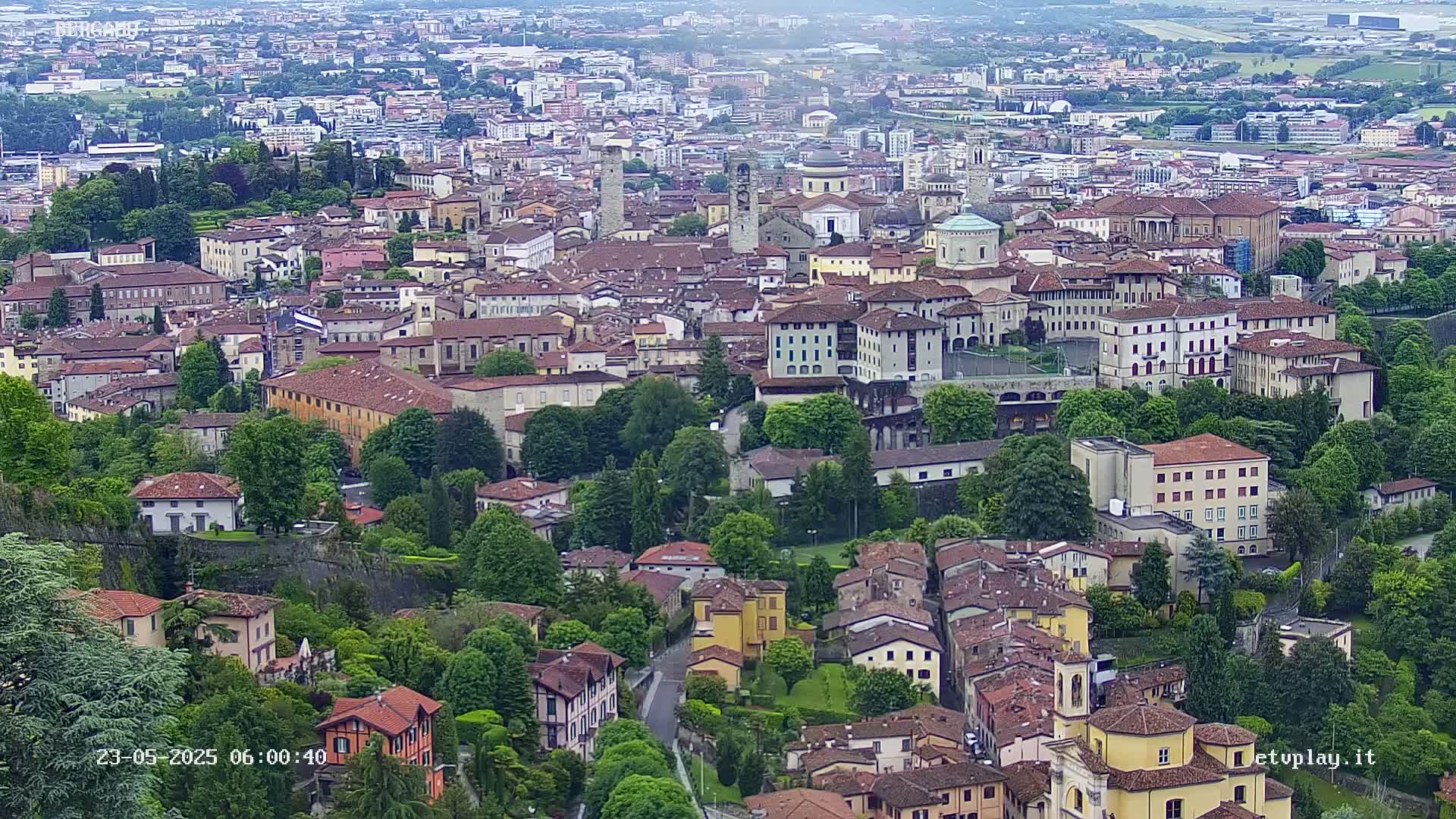 Bergamo City Skyline Live Cam - Bergamo,Lombardy, Italy